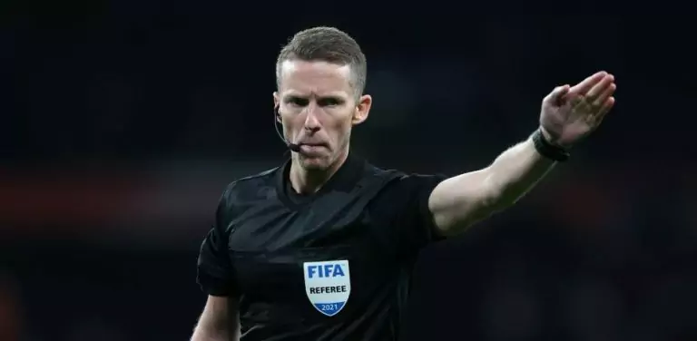 حكم كلاسيكو برشلونة وريال مدريد