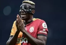 العروض تنهال على أوسيمين.. "صراع الراتب" يشتعل بين الهلال وجلطة سراي 3 فيكتور أوسيمين