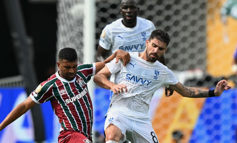 الهلال يغير خطط معسكره التحضيري للموسم الجديد بسبب خلافات مالية. الإدارة تسعى لتأمين بديل مناسب.