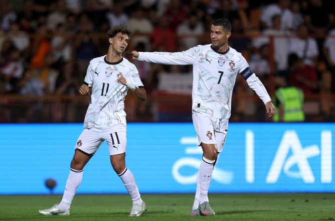 فيديو في أول مباراة بعد وفاة جوتا.. البرتغال يحقق فوزًا كبيرًا على أرمينيا 5-0 1 البرتغال ضد أرمينيا