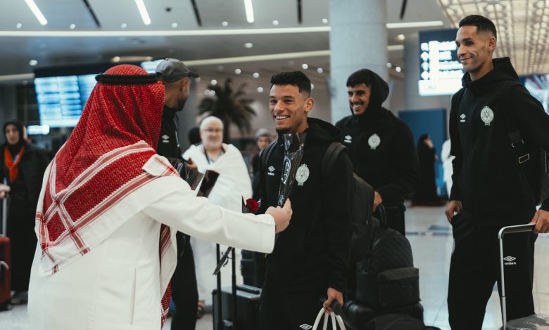 بالورود والترحاب: الأهلي السعودي يتألق في استقبال بعثة الرجاء المغربي بجدة 1 rss ai image 1765156680 693627485f6e5