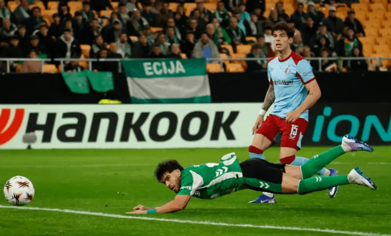 بالفيديو ريال بيتيس ضد فينورد: ليلة أنتوني والزلزولي في الأندلس 1 ريال بيتيس ضد فينورد