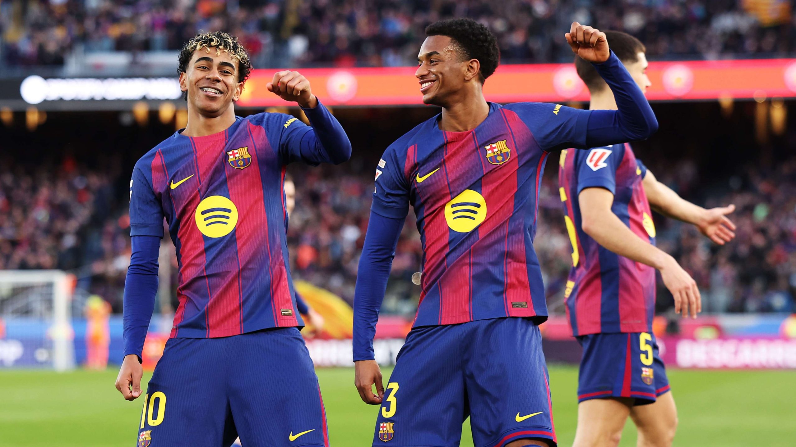 بطلبٍ خاص من هانز فليك: برشلونة يوجه أنظاره نحو جوهرة ساحل العاج الشابة