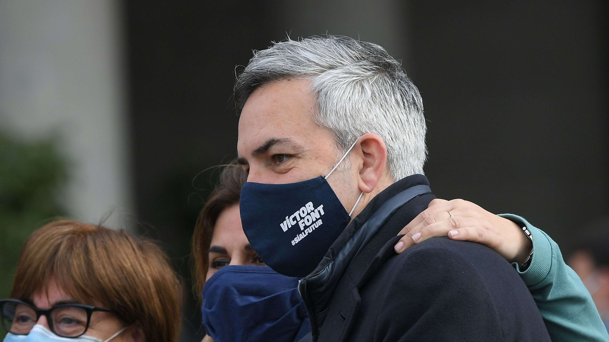 فيكتور فونت يُفجر قنبلةً في برشلونة: عمولة الـ50 مليون يورو