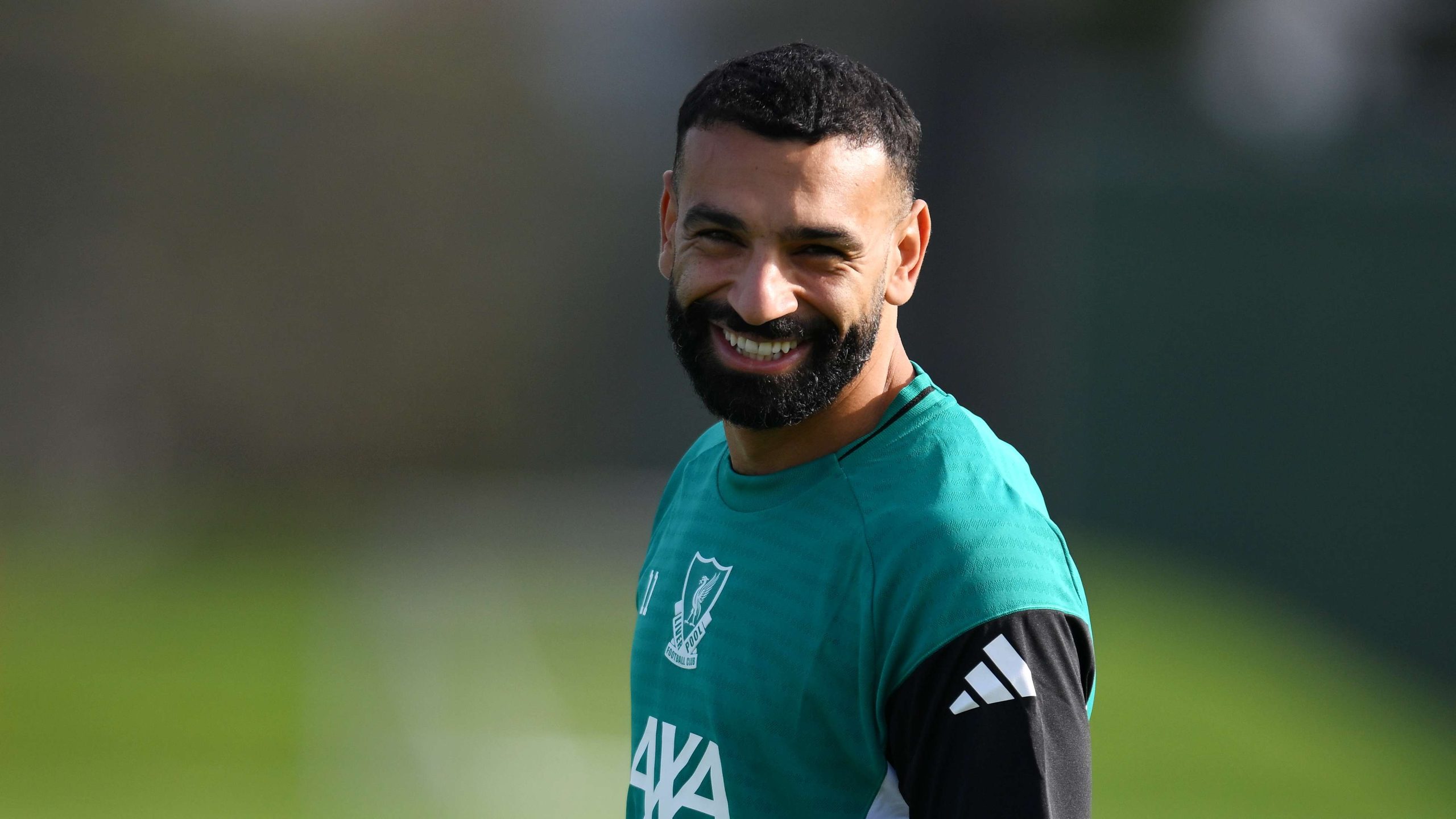 أرقام صادمة: محمد صلاح يحوّل الملاعب إلى إمبراطورية مالية تتجاوز 45 مليون جنيه إسترليني!