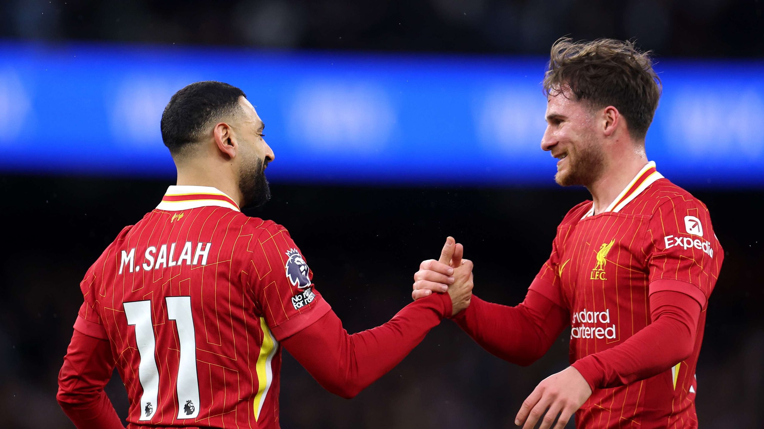 صفقة تاريخية وخيانة الموسم؟ مانشستر يونايتد يغازل نجم ليفربول هل ينجح الشياطين