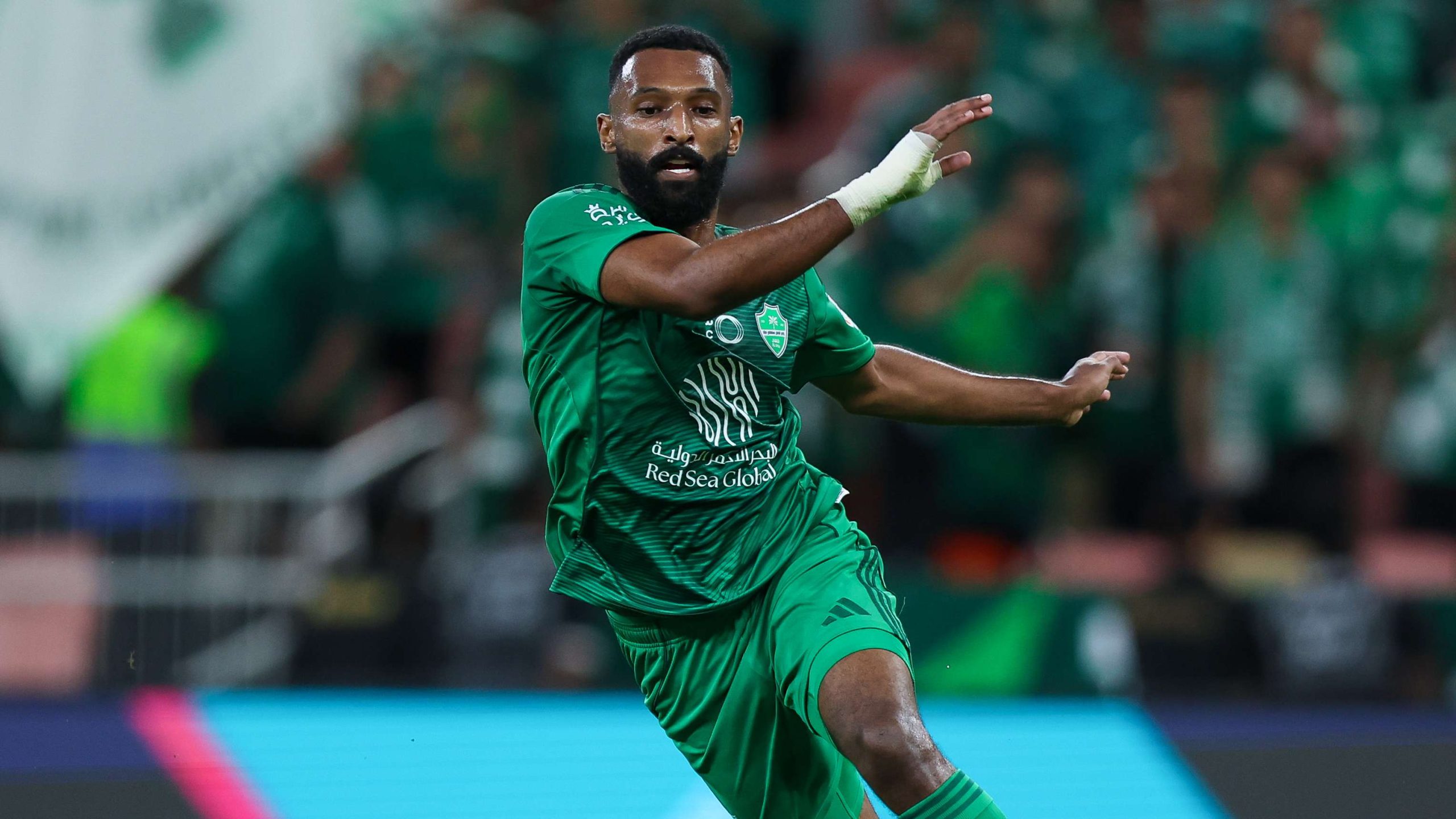 فراس البريكان يكسر صيامه الآسيوي بهدف خرافي! شاهد كيف أنهى مهاجم الأهلي 370 دقيقة من الانتظار