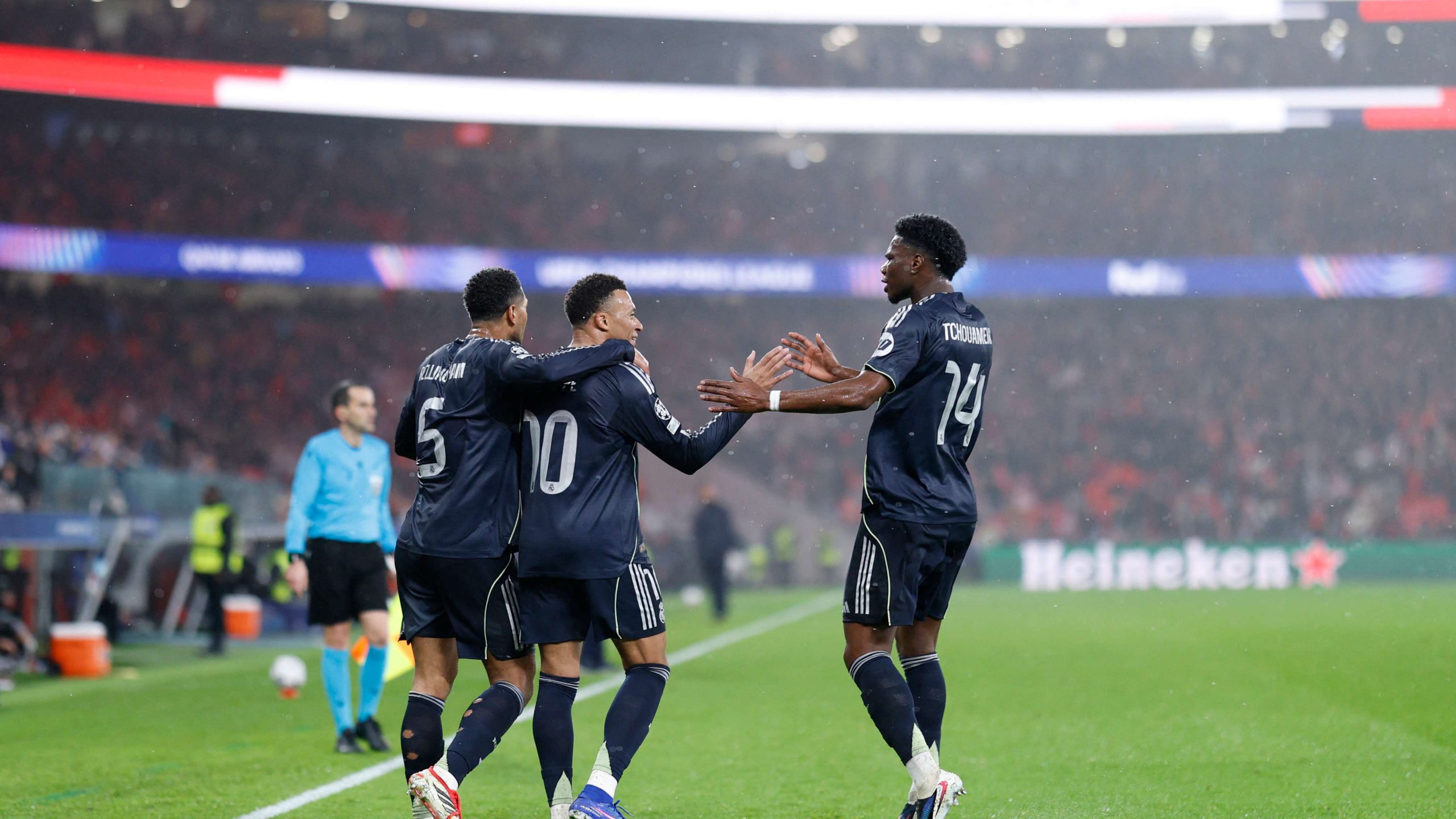 ثلاثي ريال مدريد تحت المجهر أمام بنفيكا: هل ينجو أبطال أوروبا من فخ الإنذارات؟