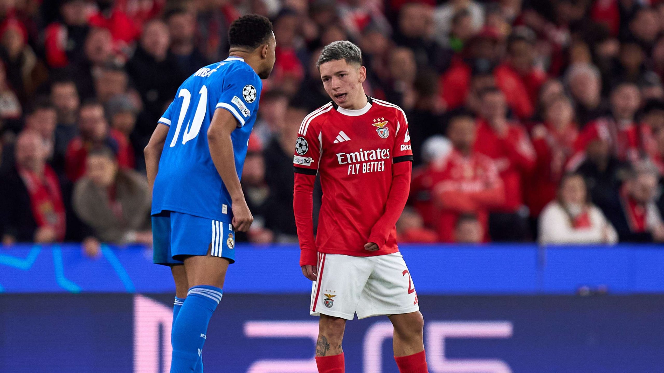 بعد اتهامات العنصرية! بنفيكا يرد بقوة ويدعم لاعبه بريستياني: هل هي حملة تشهير أم حقيقة؟