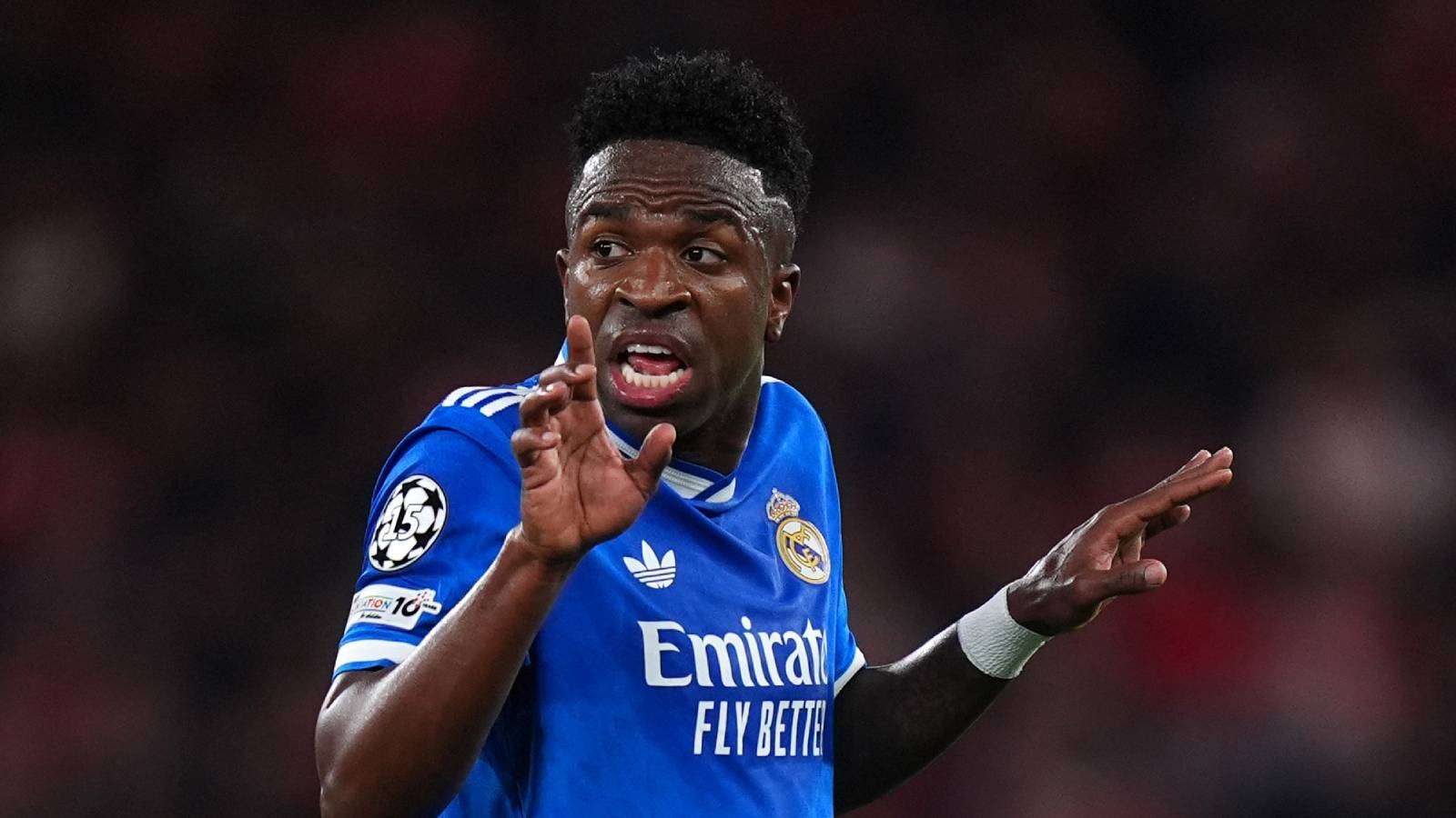 فينيسيوس يرد على اتهامات العنصرية بـ 3 كلمات نارية: السود في مكانتهم!