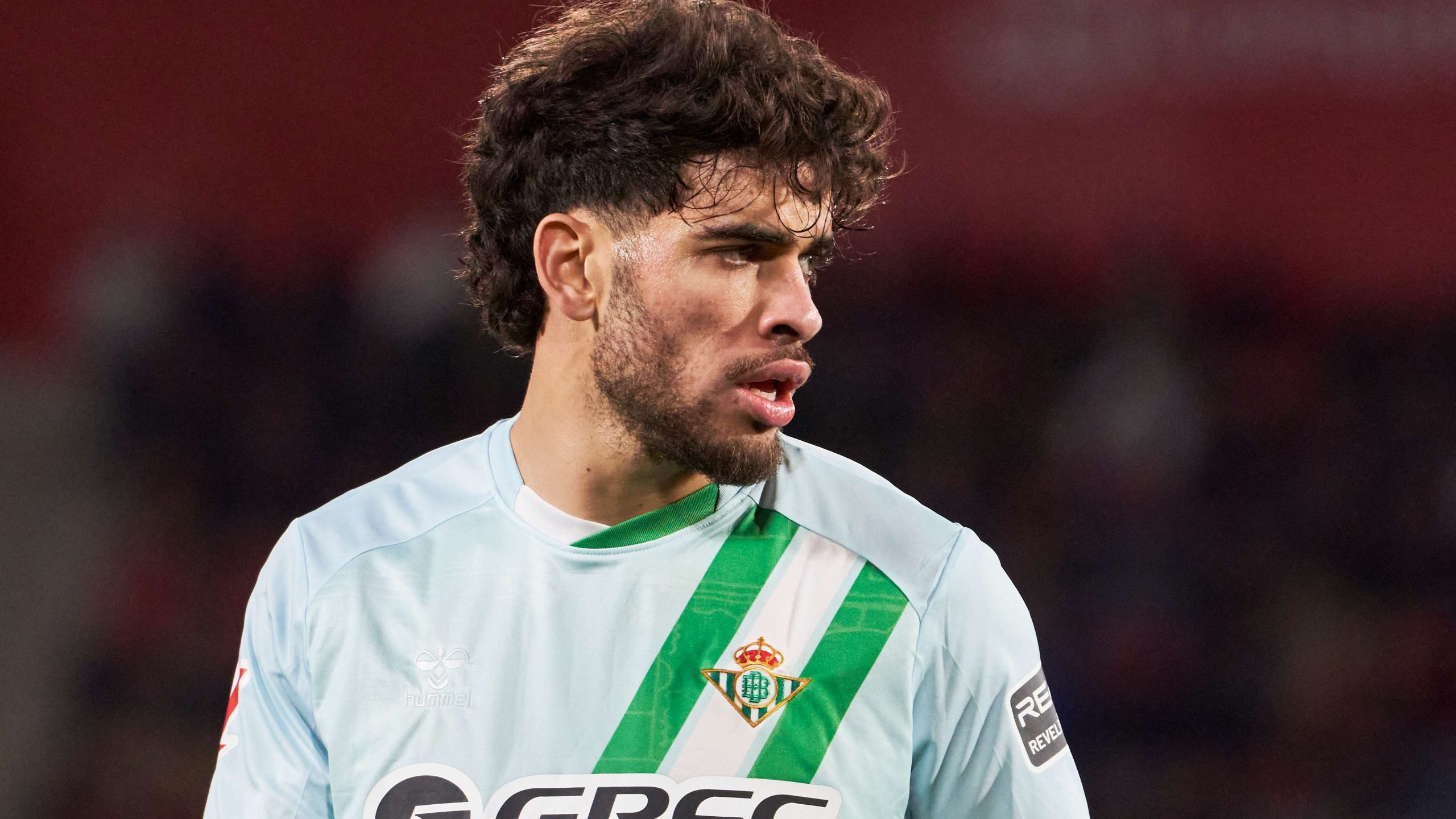 الزلزولي يتحدى فالفيردي وقاهر برشلونة على جائزة لاعب الشهر في الليغا: هل يفعلها المغربي؟