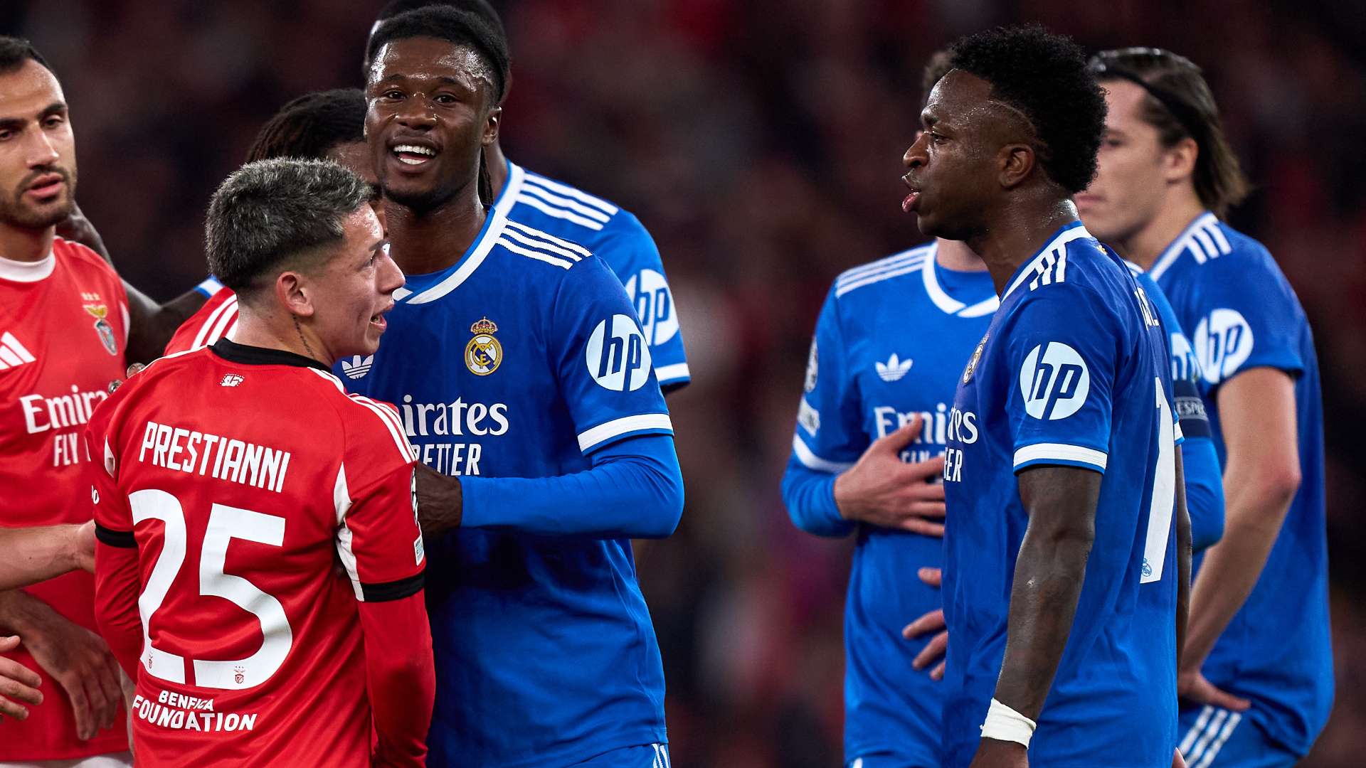 وكيل بريستياني يرد بقوة: فينيسيوس استفز جمهور بنفيكا.. ولاعبو العالم يفعلون ذلك!