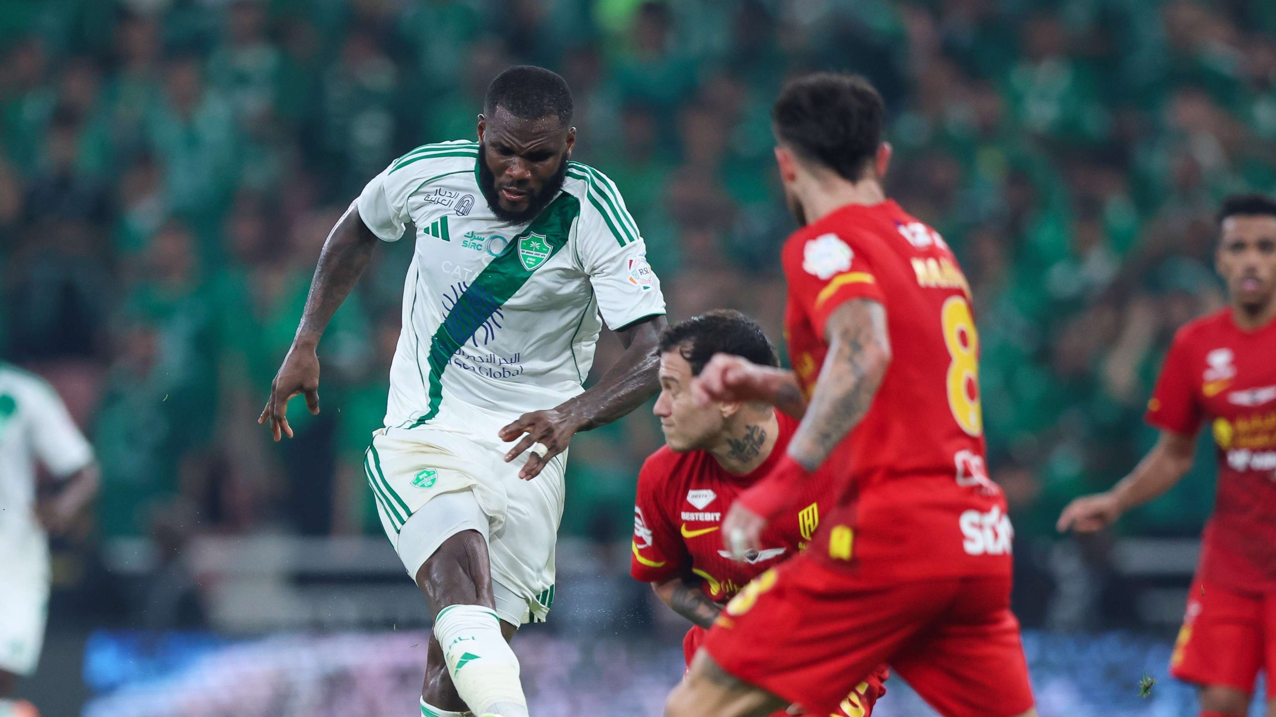 نقطة تحول في دوري روشن؟ القادسية يقاتل على نقاط الأهلي في المحكمة الرياضية!