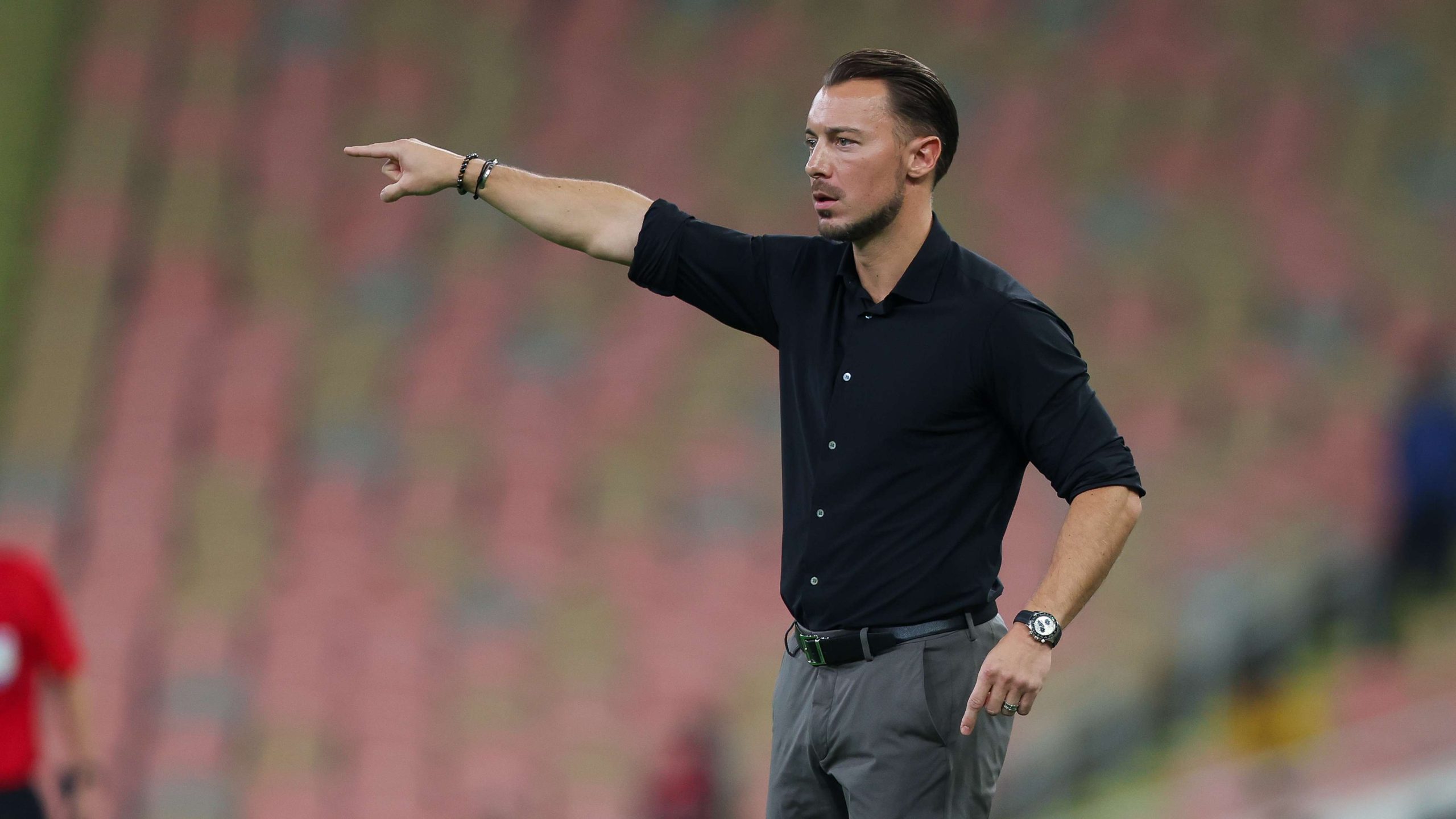 قرار صادم من يايسله! استبعاد نجم الأهلي قبل مواجهة النجمة الحاسمة!