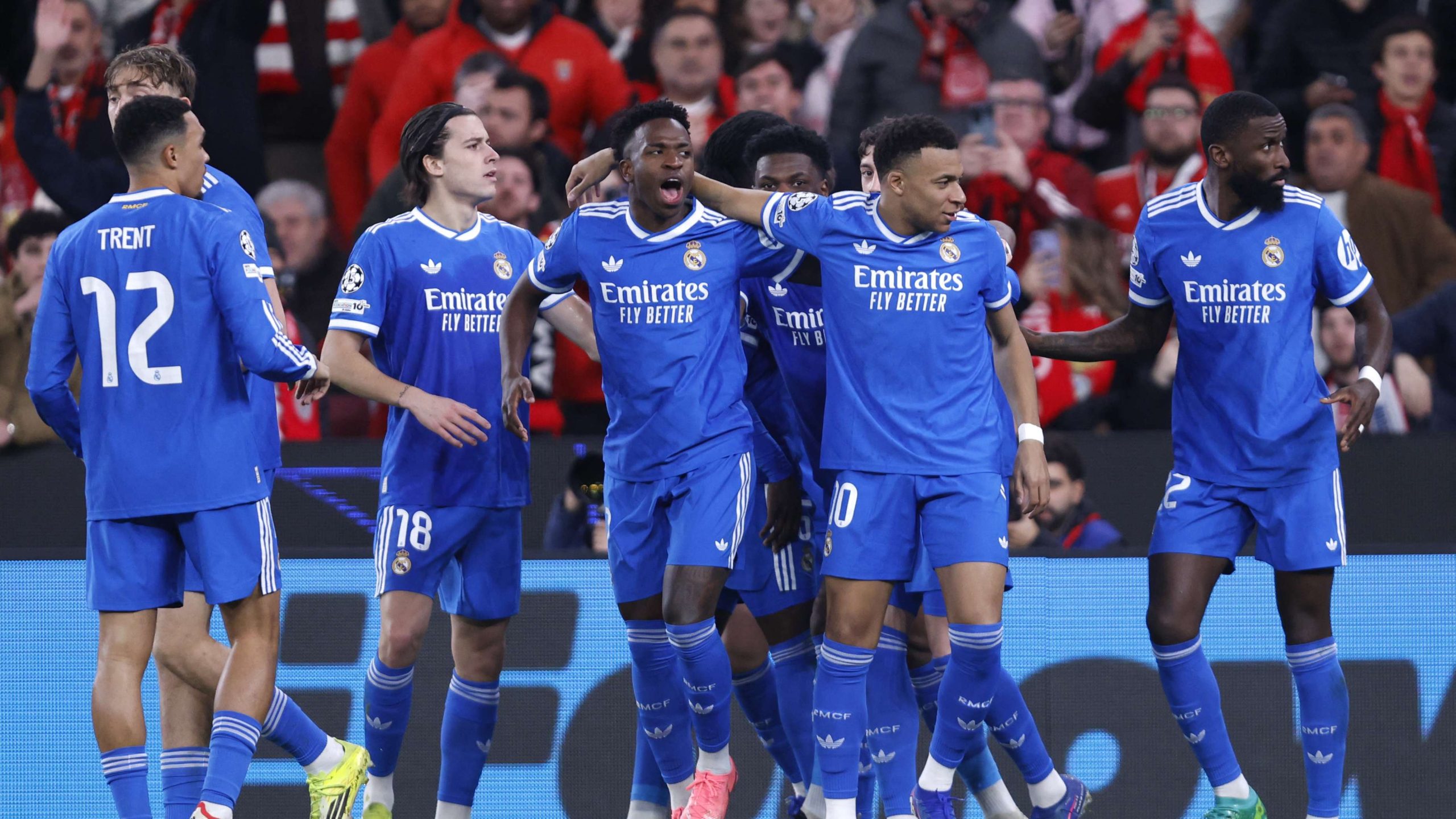 تشكيلة دوري الأبطال المثالية: نجم ريال مدريد الوحيد يُضيء سماء الأبطال!