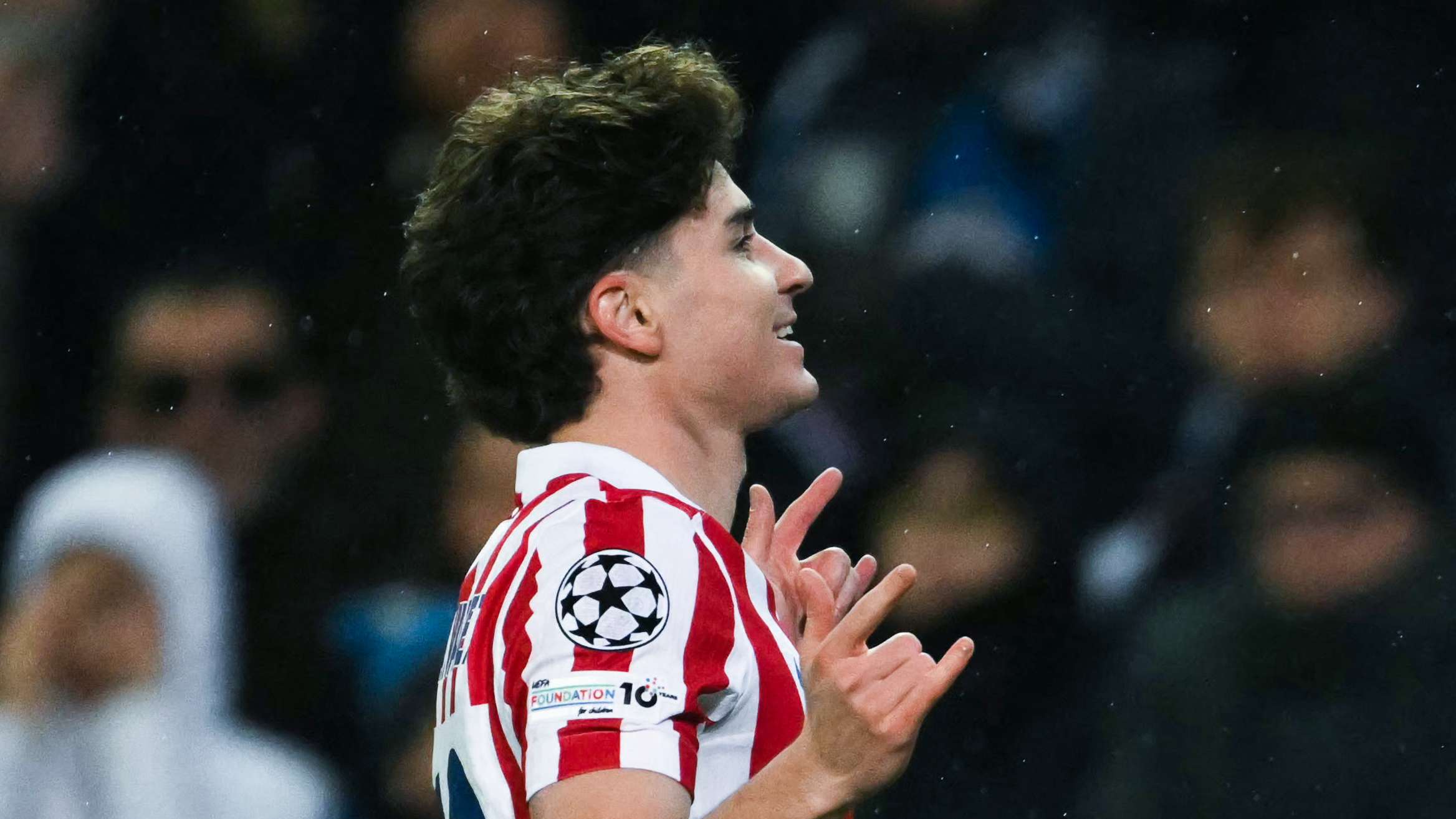 صفقة مدوية: نجم الأرجنتين جوليان ألفاريز على أعتاب برشلونة بعد المونديال!