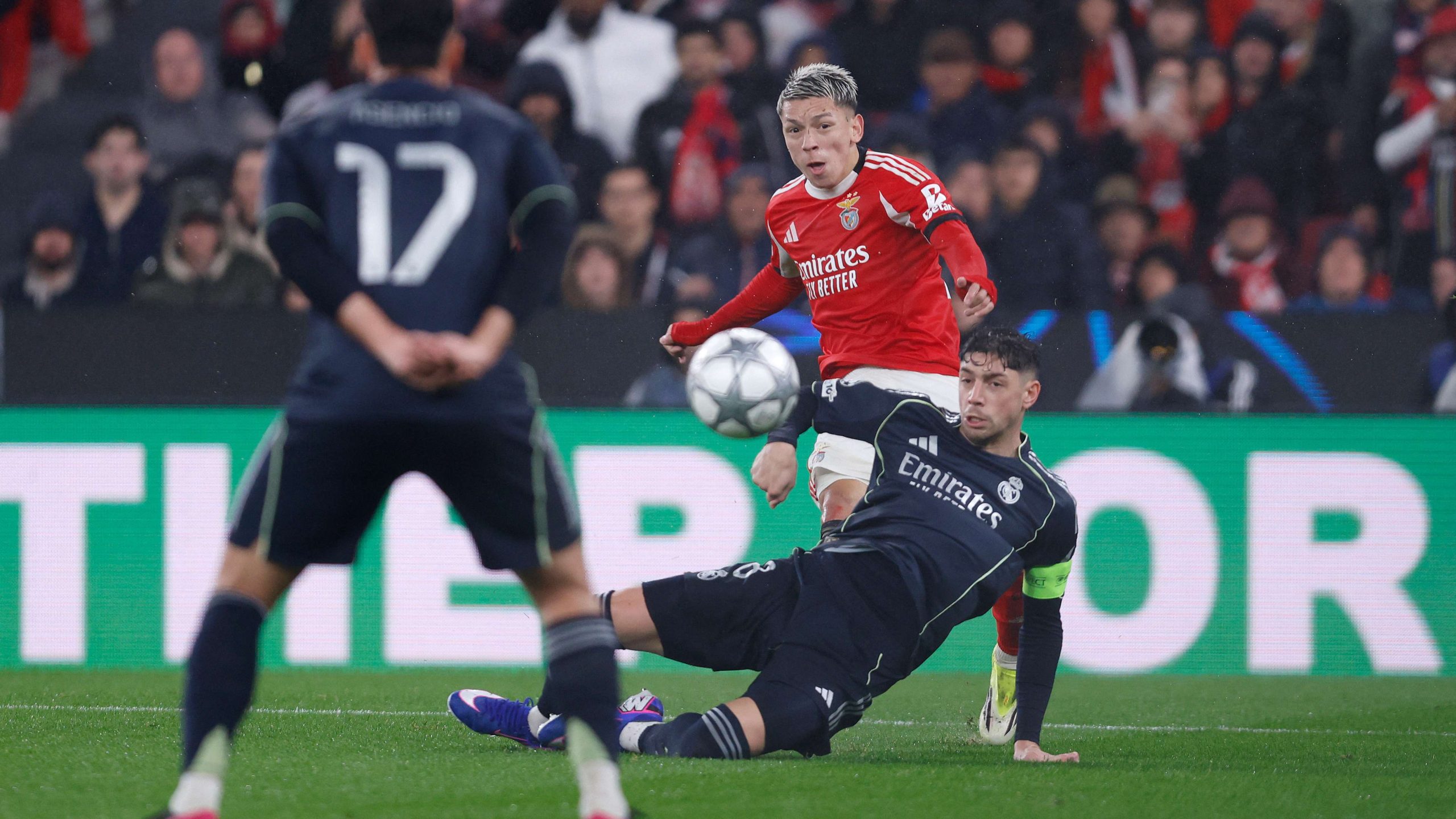 عاصفة في البرنابيو: هل تُنهي اتهامات العنصرية حلم بريستياني الأوروبي؟