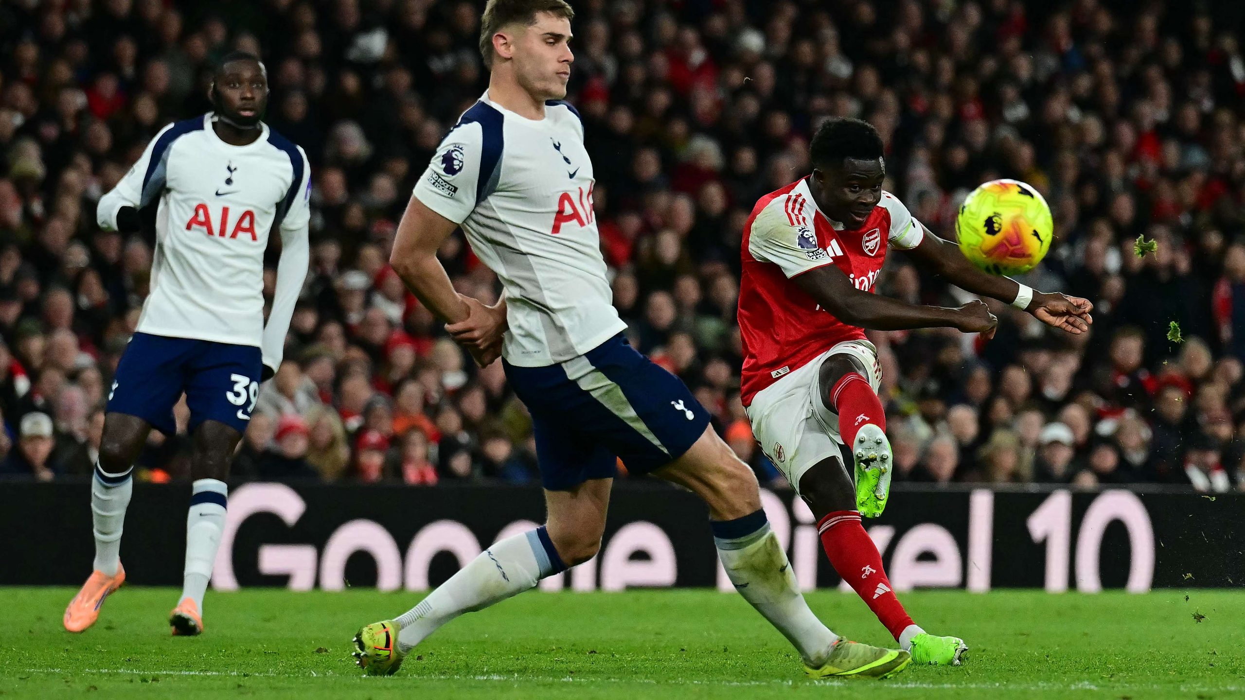 ديربي شمال لندن: موعد مباراة توتنهام وآرسنال، القنوات الناقلة، والتشكيل في صراع الصدارة