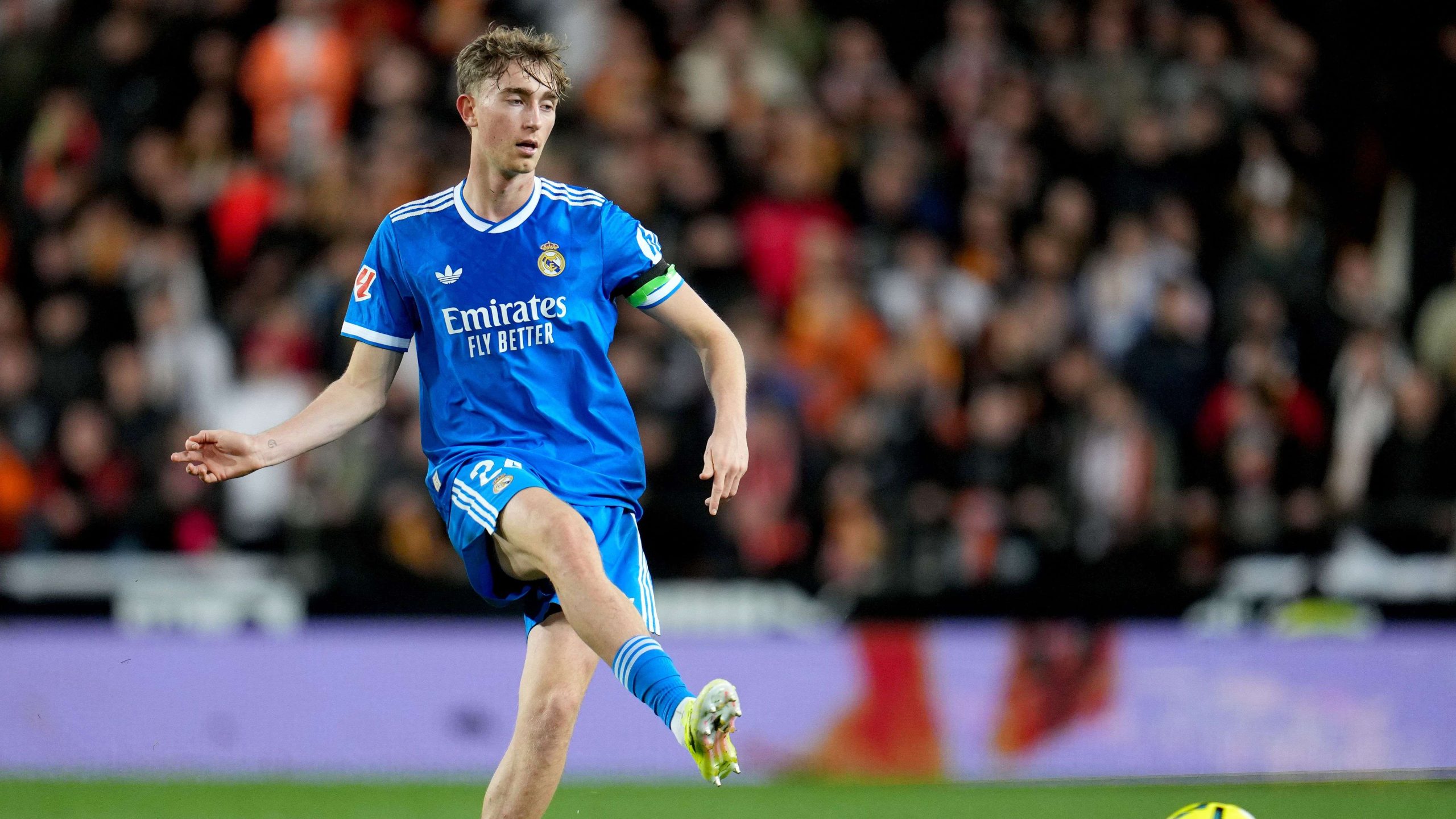 ورطة دفاعية تضرب ريال مدريد ويعلن تفاصيل إصابة هويسن ومدة غيابه الصادمة!