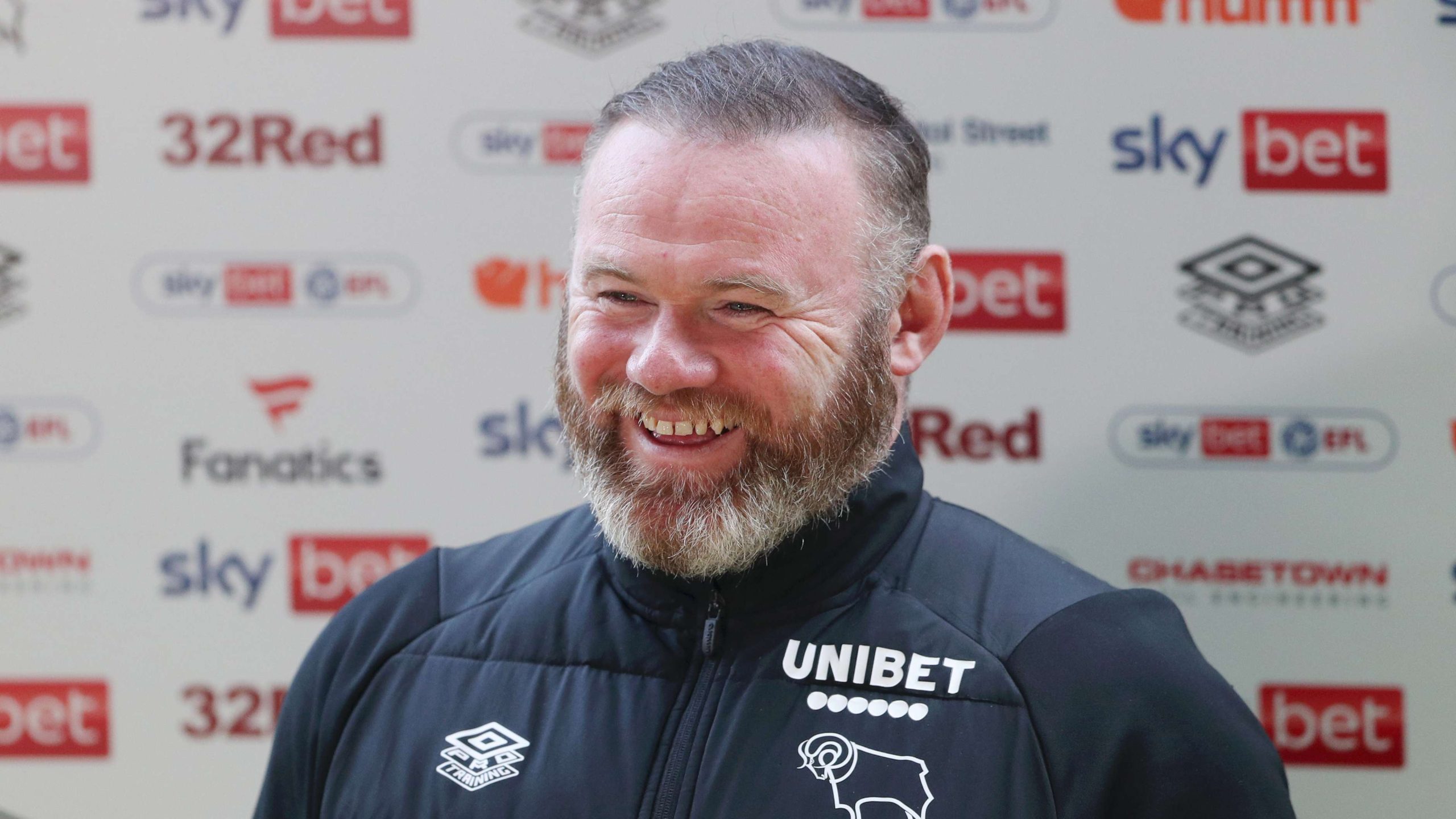 مستقبل بيب جوارديولا مع السيتي ورأي واين روني في المنافسة