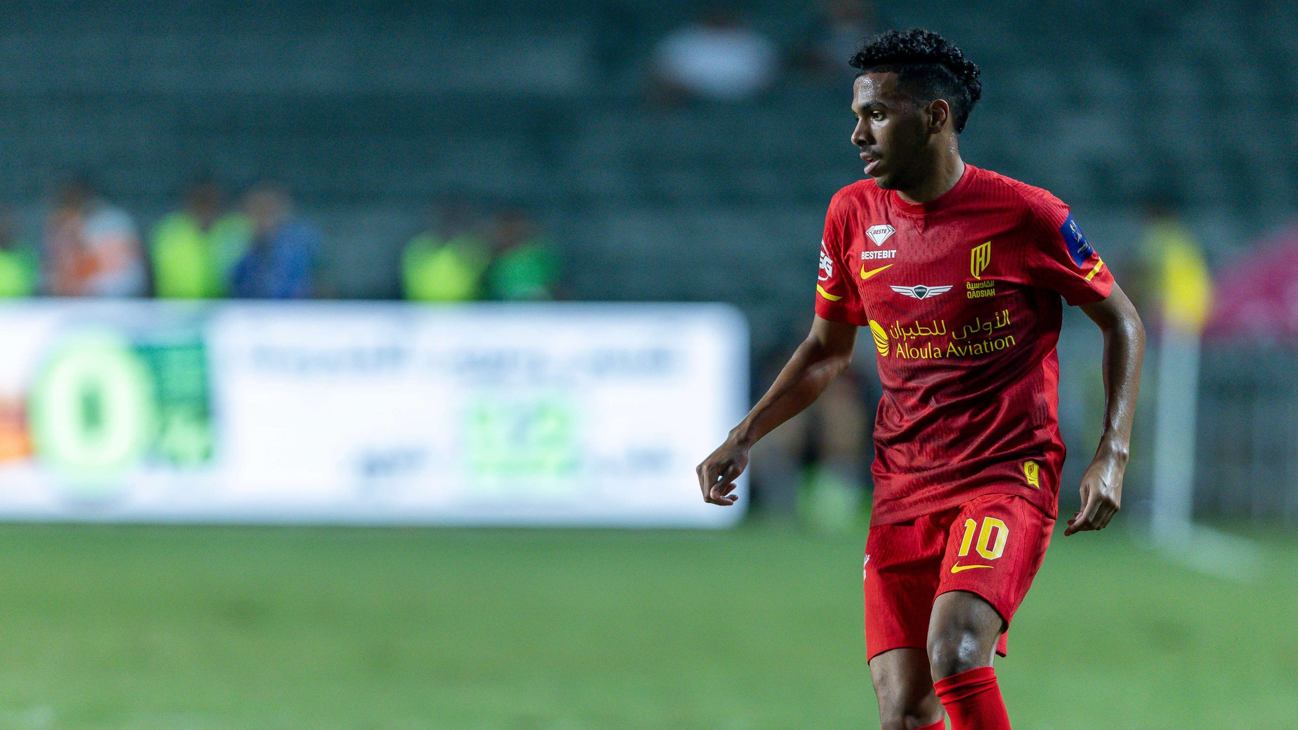 مصعب الجوير مع القادسية يعادل رقم سالم الدوسري في دوري روشن