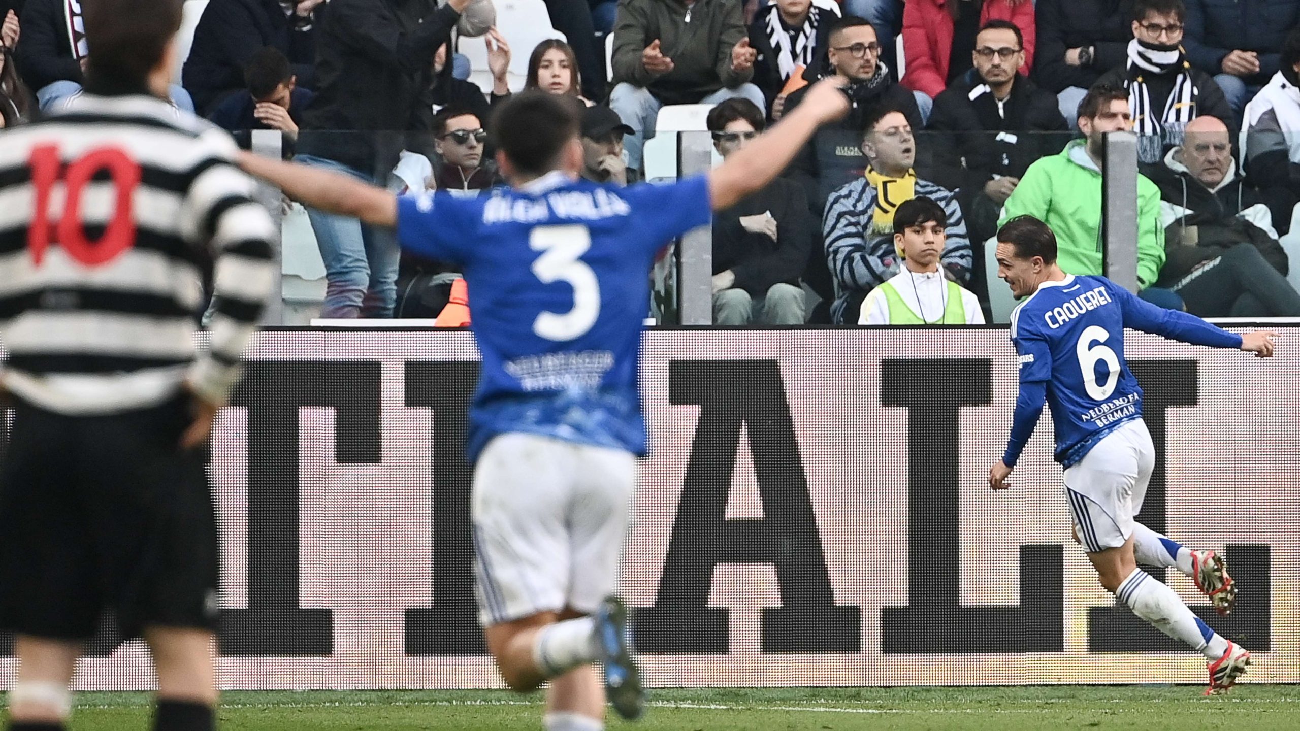 هزيمة يوفنتوس أمام كومو تضاعف معاناة البيانكونيري في الدوري الإيطالي