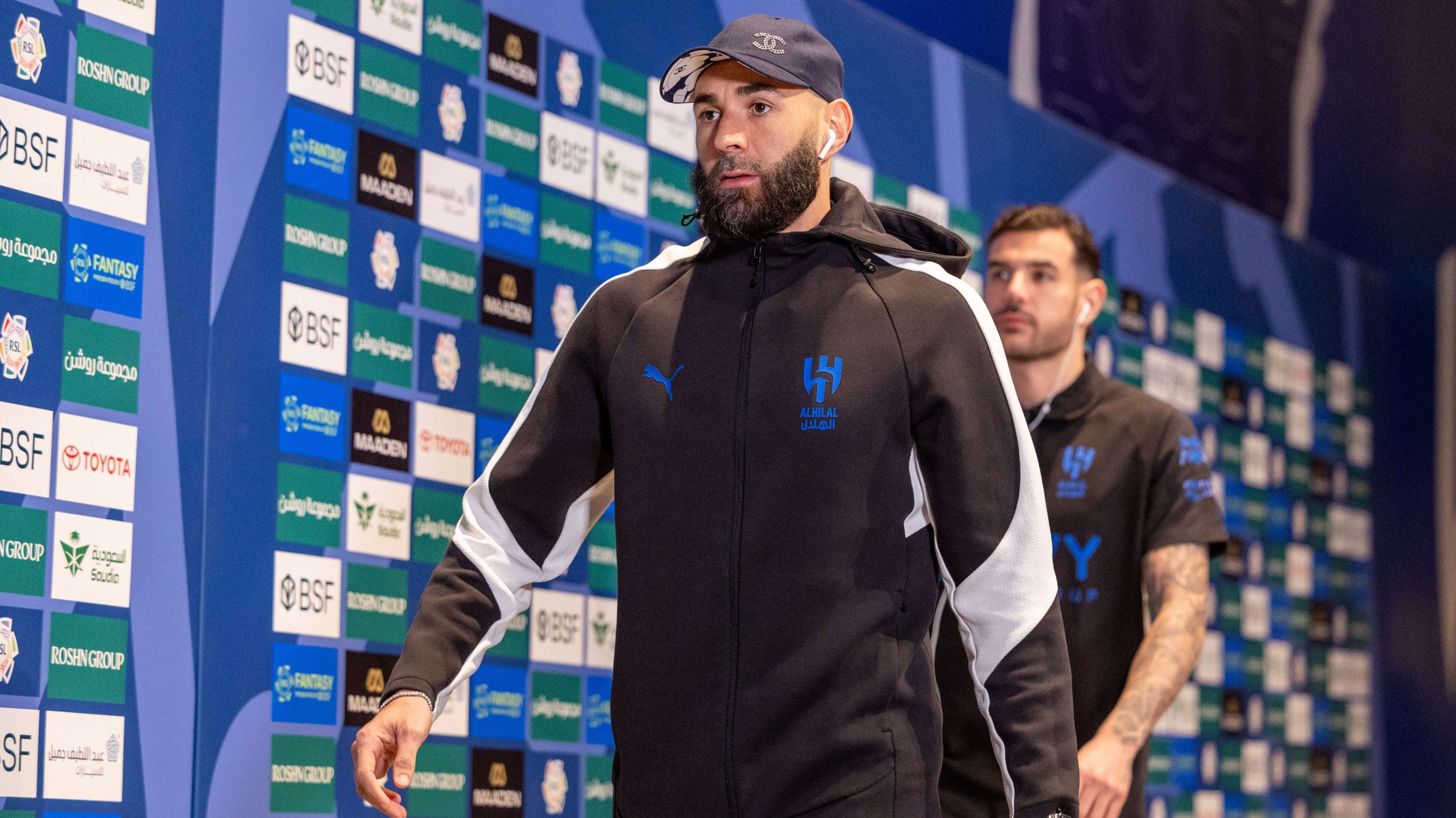 جماهير نادي الاتحاد تهاجم كريم بنزيما في كلاسيكو الهلال