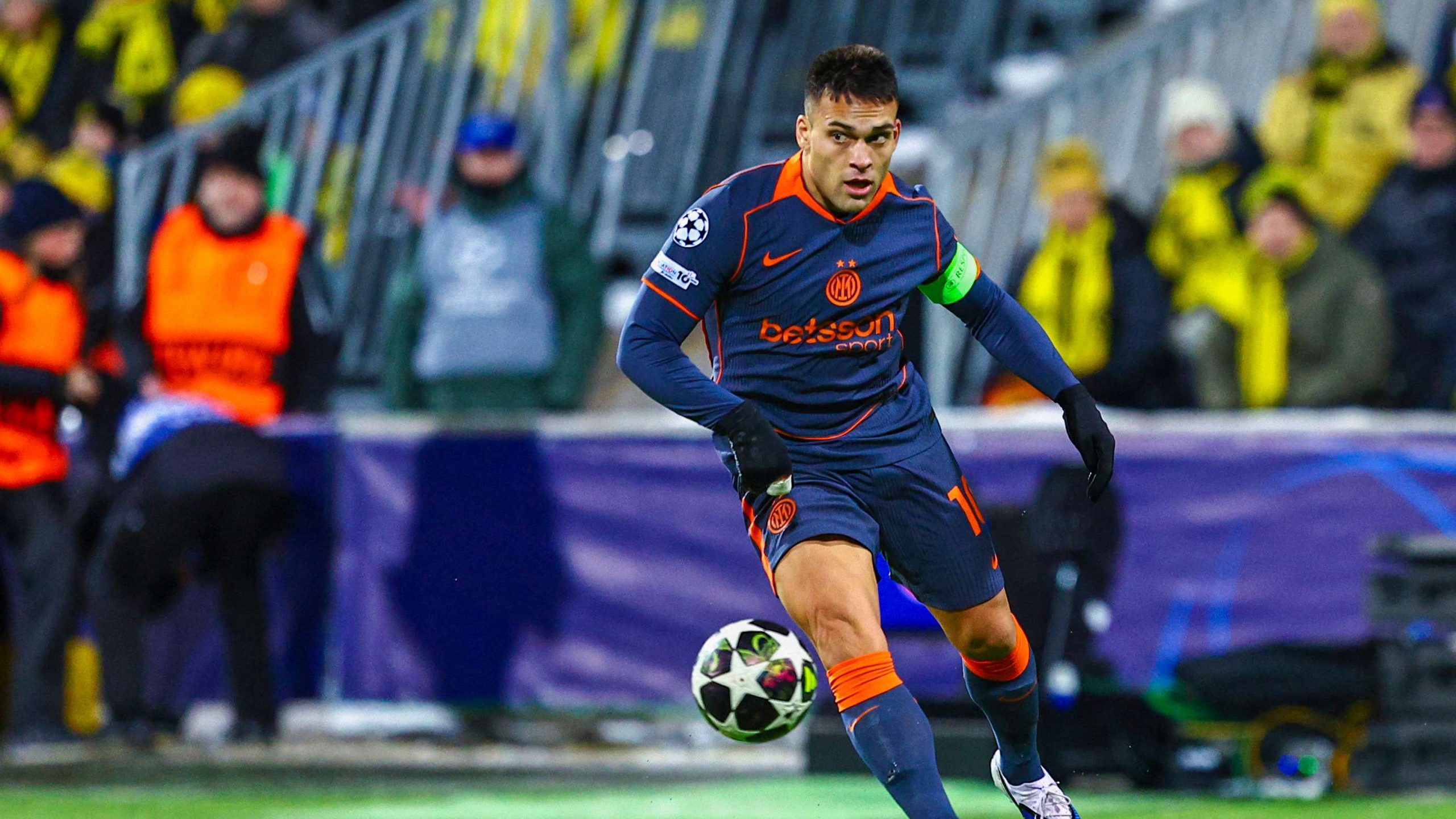 إصابة لاوتارو مارتينيز تثير القلق في إنتر ميلان وتوقعات بعودة سريعة