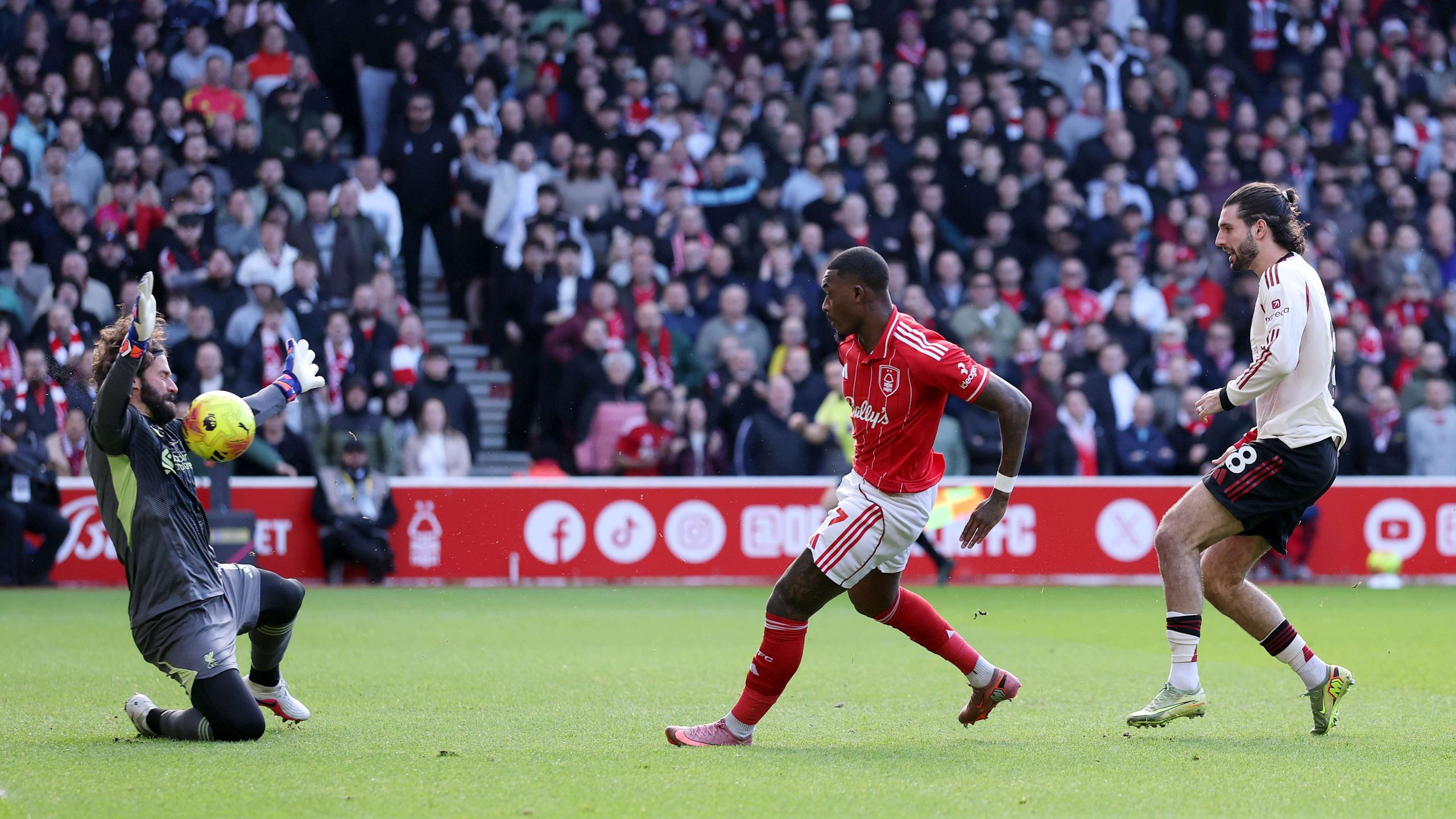 إصابة فلوريان فيرتز تصدم ليفربول قبل مواجهة نوتنجهام فورست