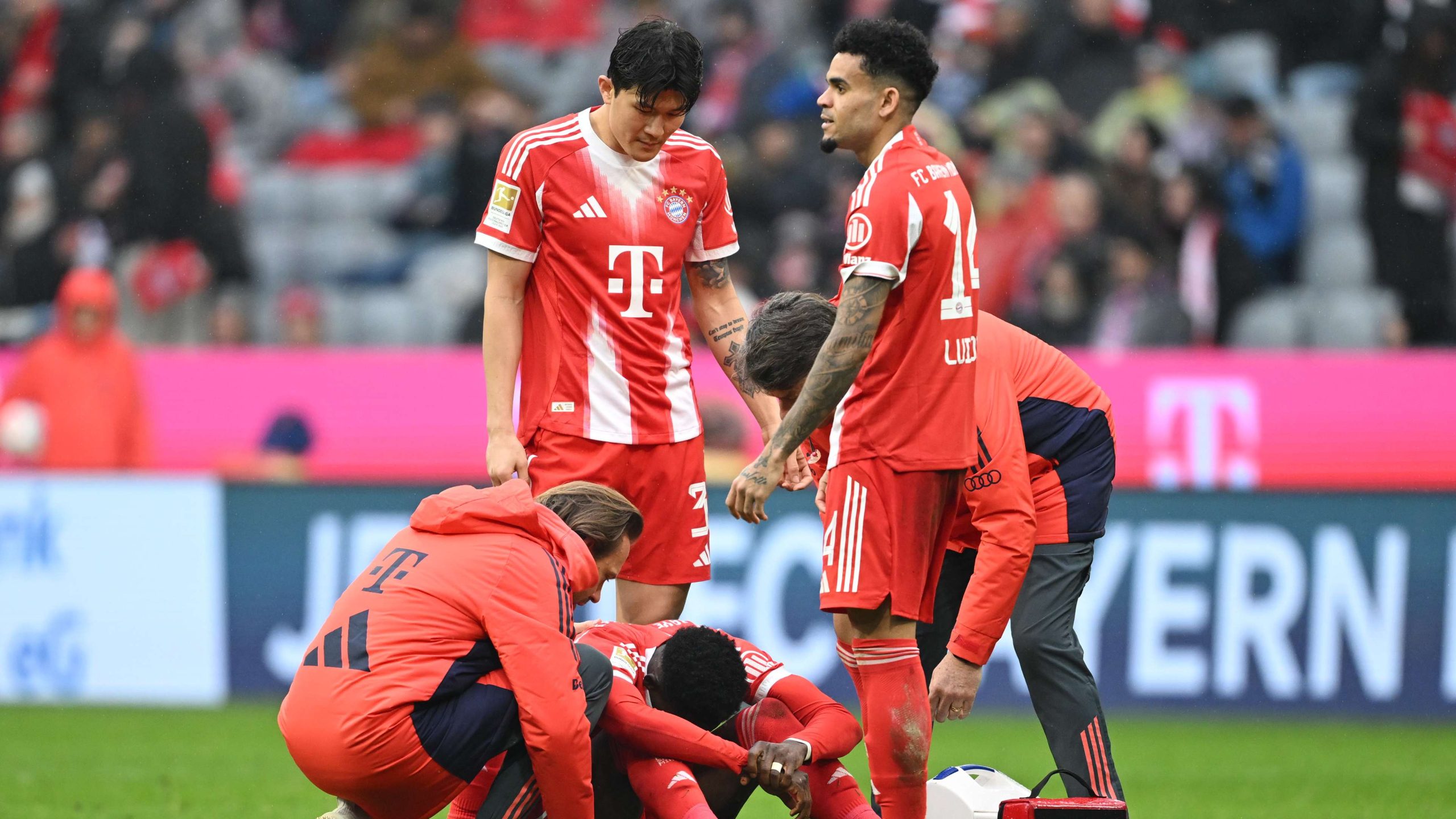 إصابة ألفونسو ديفيز تضرب بايرن ميونخ في توقيت قاتل بالدوري