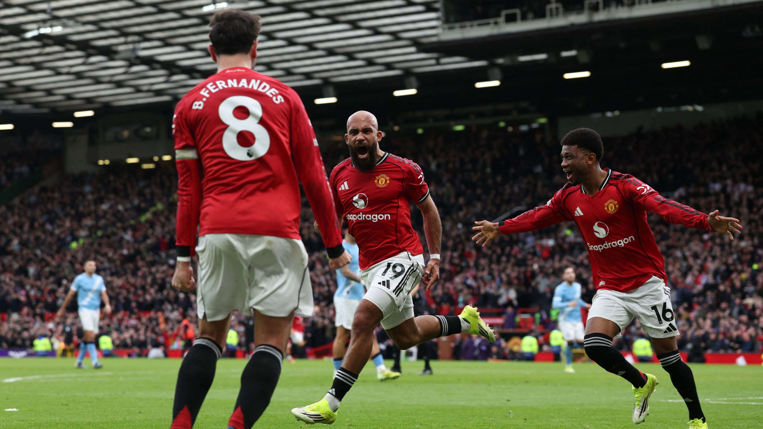 بالفيديو نجم مانشستر يونايتد يكشف سر توهجه: القرآن سلاحي السري في البريميرليج