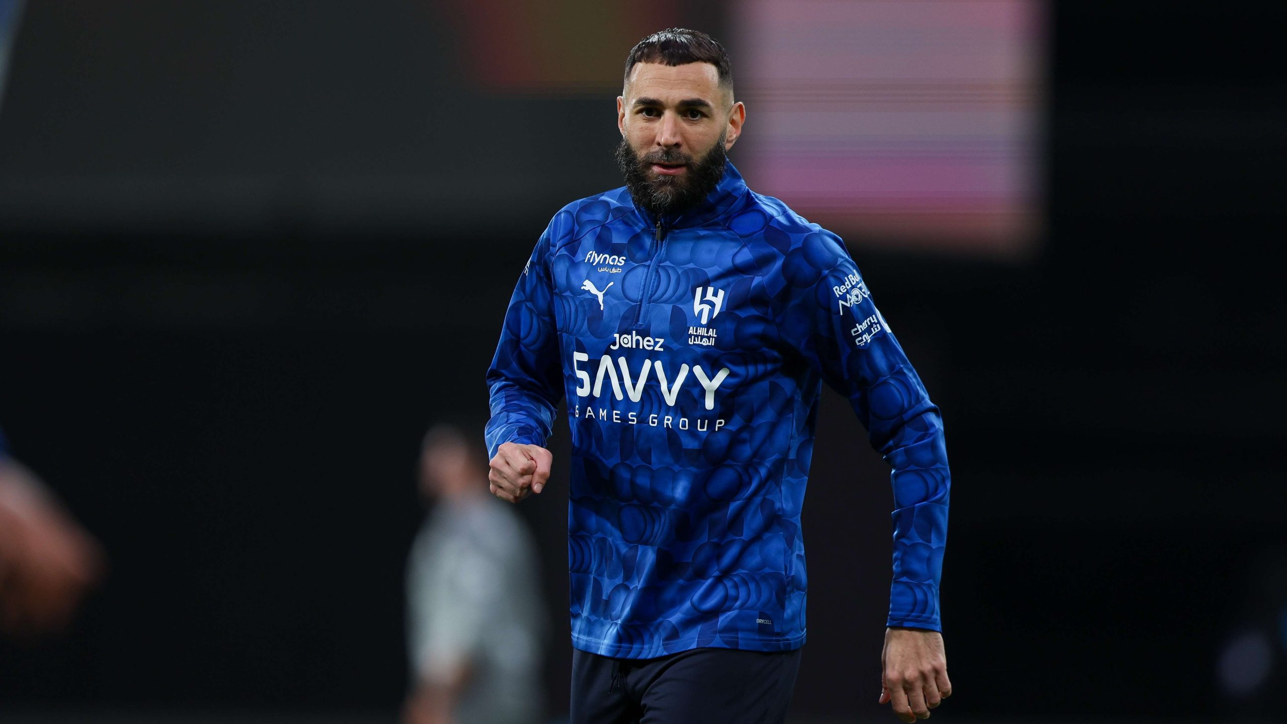 رسالة كريم بنزيما تشعل الهلال: انفجار في غرف الملابس وصراع الصدارة