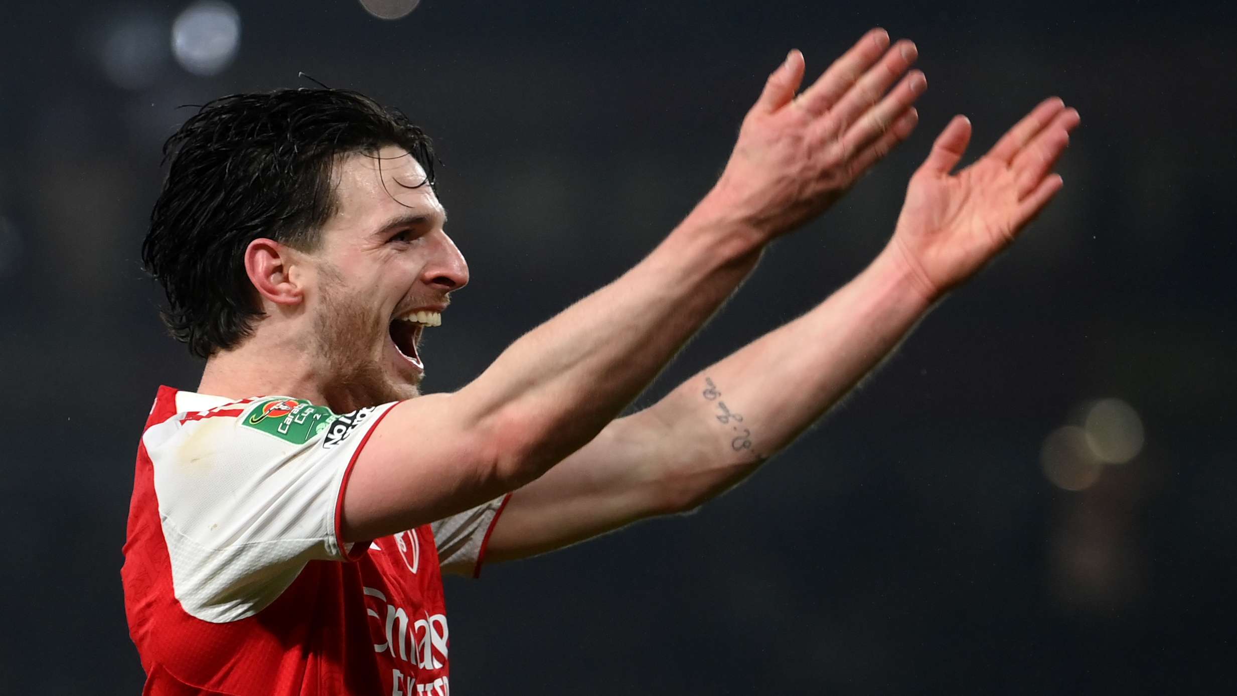 إساءة مشجع لـ ديكلان رايس تشعل غضباً واسعاً بعد اكتساح أرسنال للسبيرز