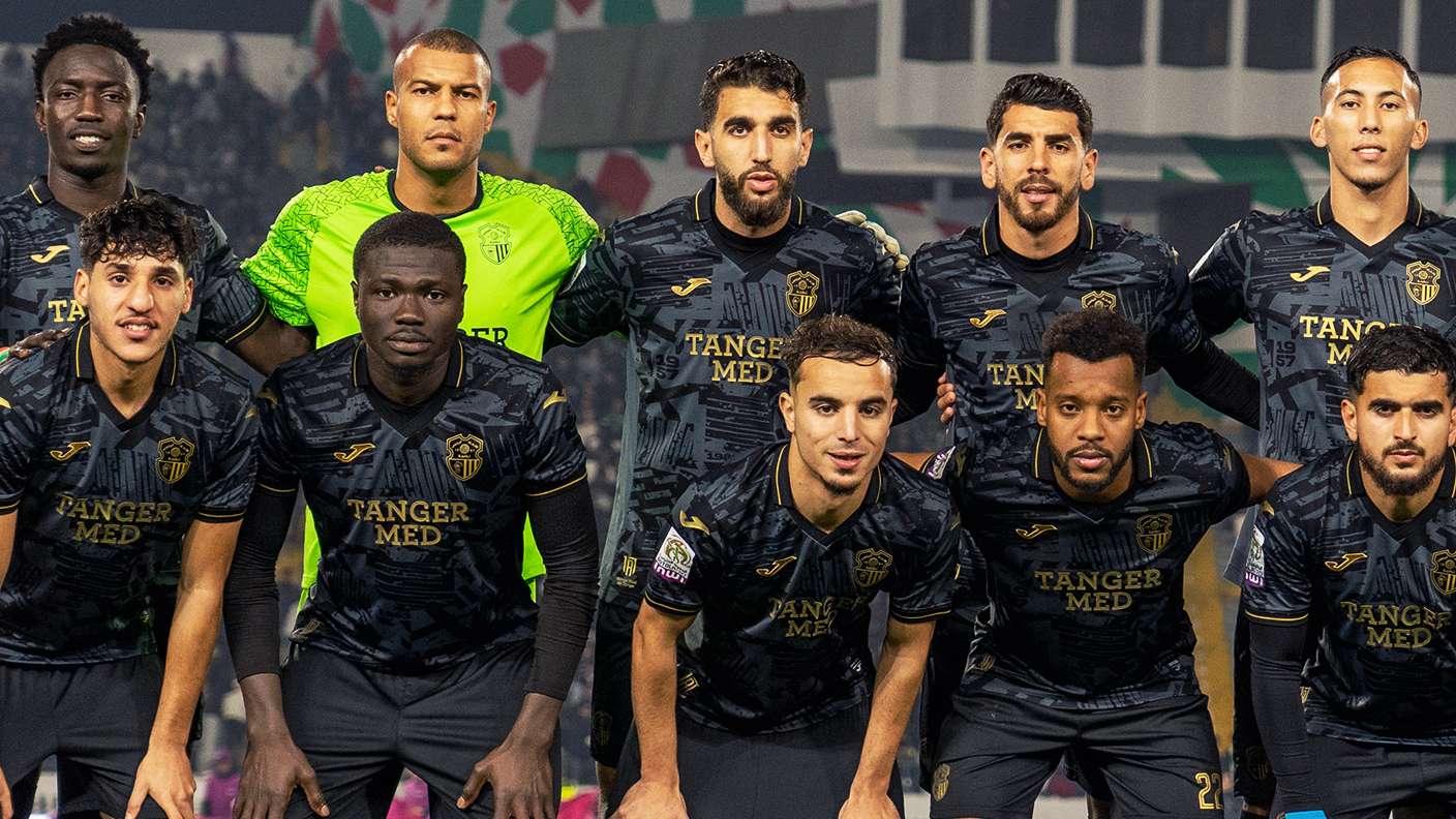 أخطاء تحكيمية في مباراة الرجاء واتحاد طنجة والأخير يطالب بتحقيق الدوري المغربي