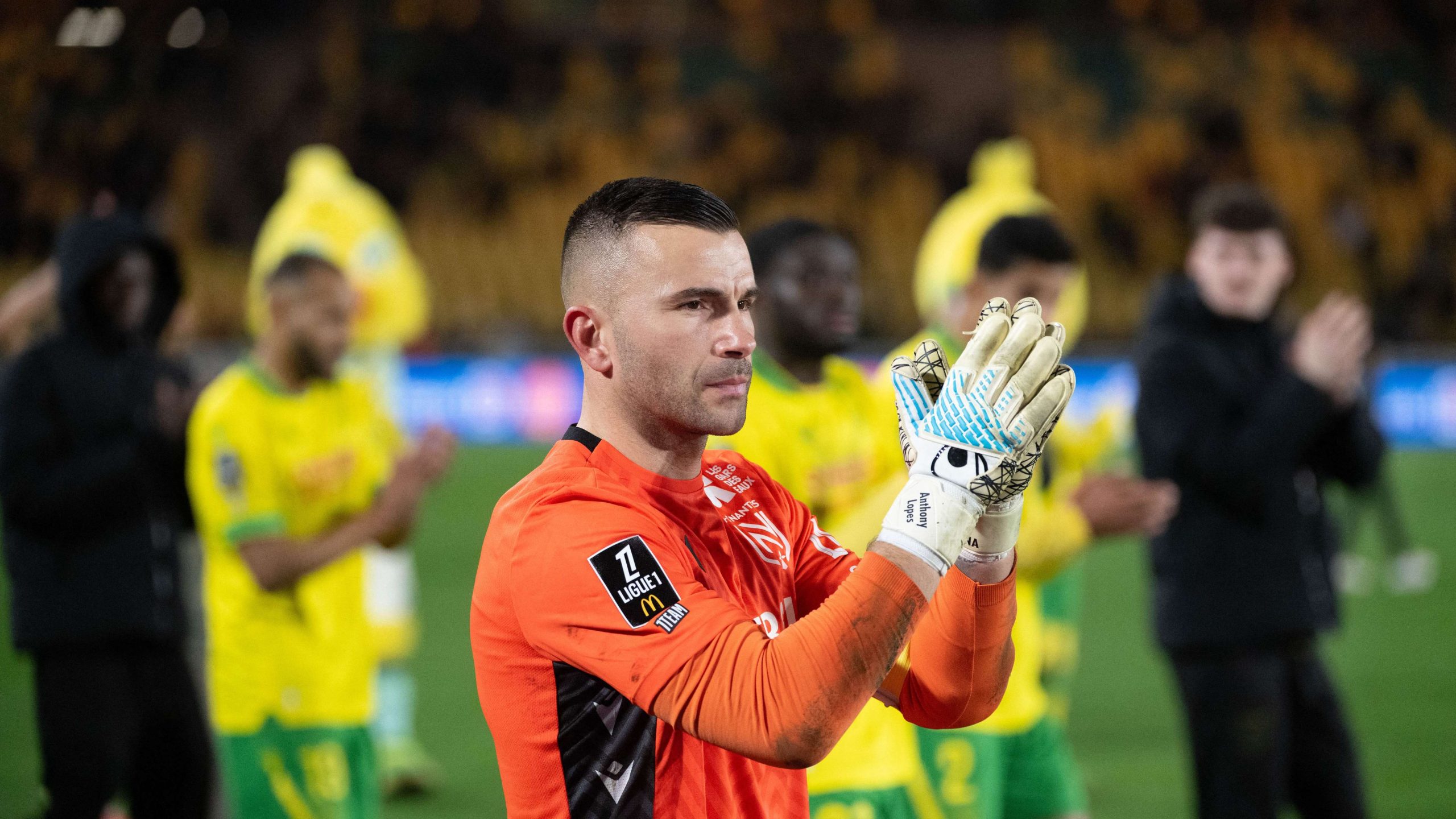 حارس نانت أنتوني لوبيز يخدع الجميع من أجل إفطار زملائه في الدوري الفرنسي