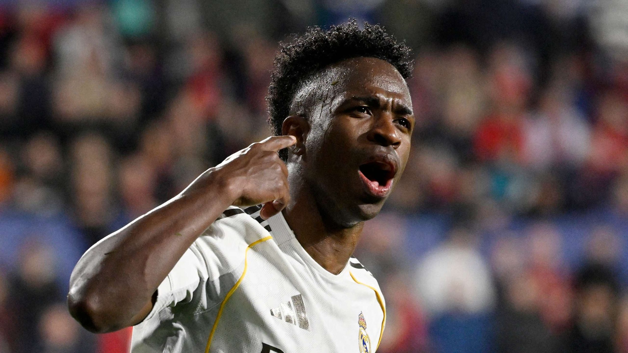 جماهير أوساسونا وفينيسيوس: ليلة سوداء في السادار وتقارير نارية للرابطة