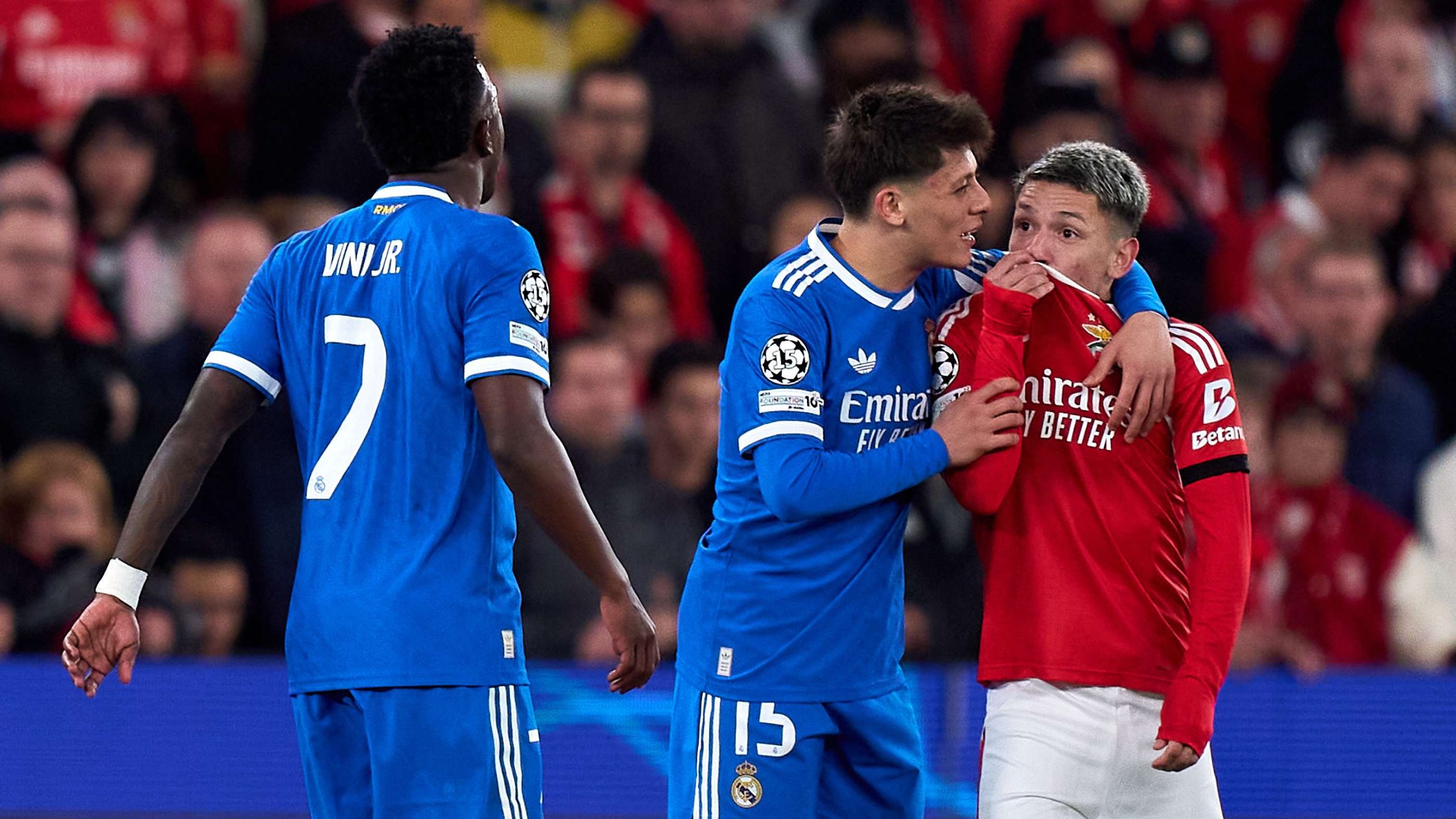 عنصرية ضد فينيسيوس جونيور تشعل قمة ريال مدريد وبنفيكا في البرنابيو