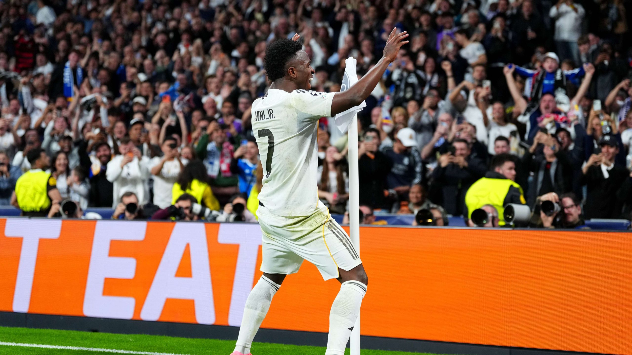 فينيسيوس جونيور ضد بنفيكا: رصاصة الرحمة ورقصة التحدي في البرنابيو