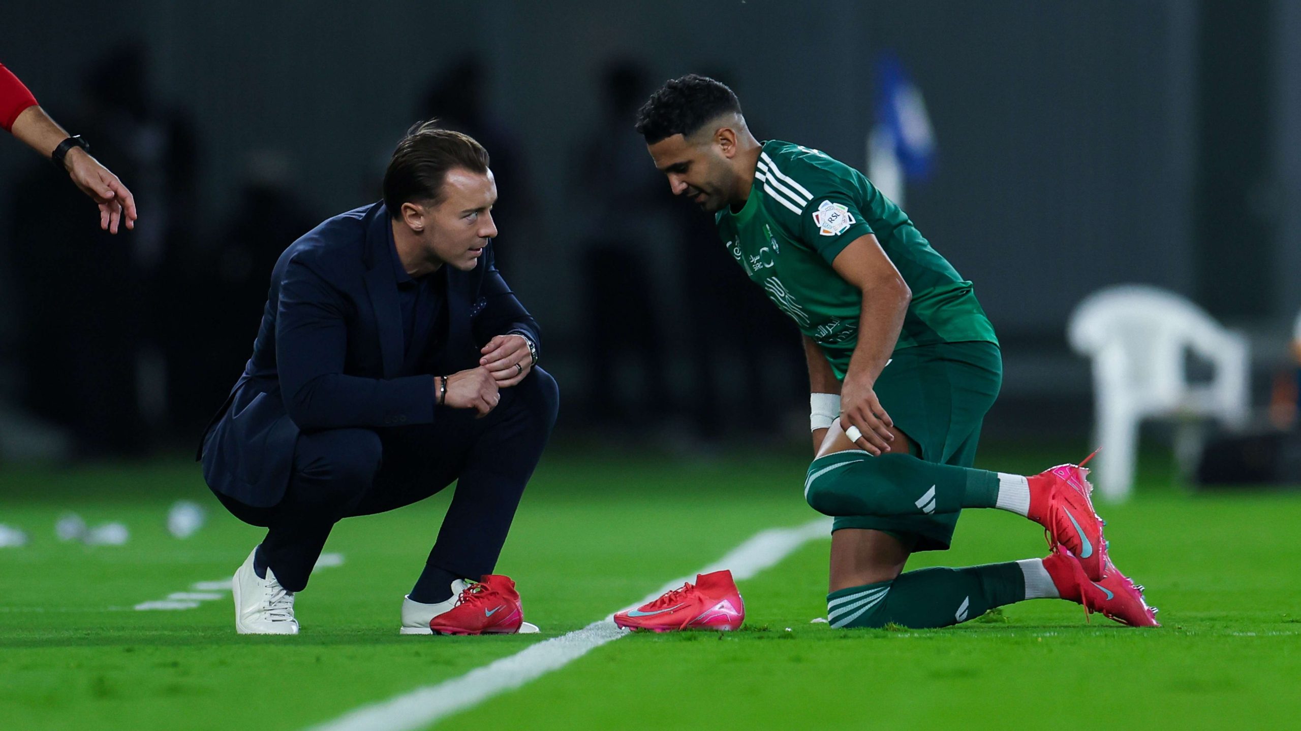 استبعاد رياض محرز يصدم جماهير الأهلي قبل ديربي جدة المشتعل