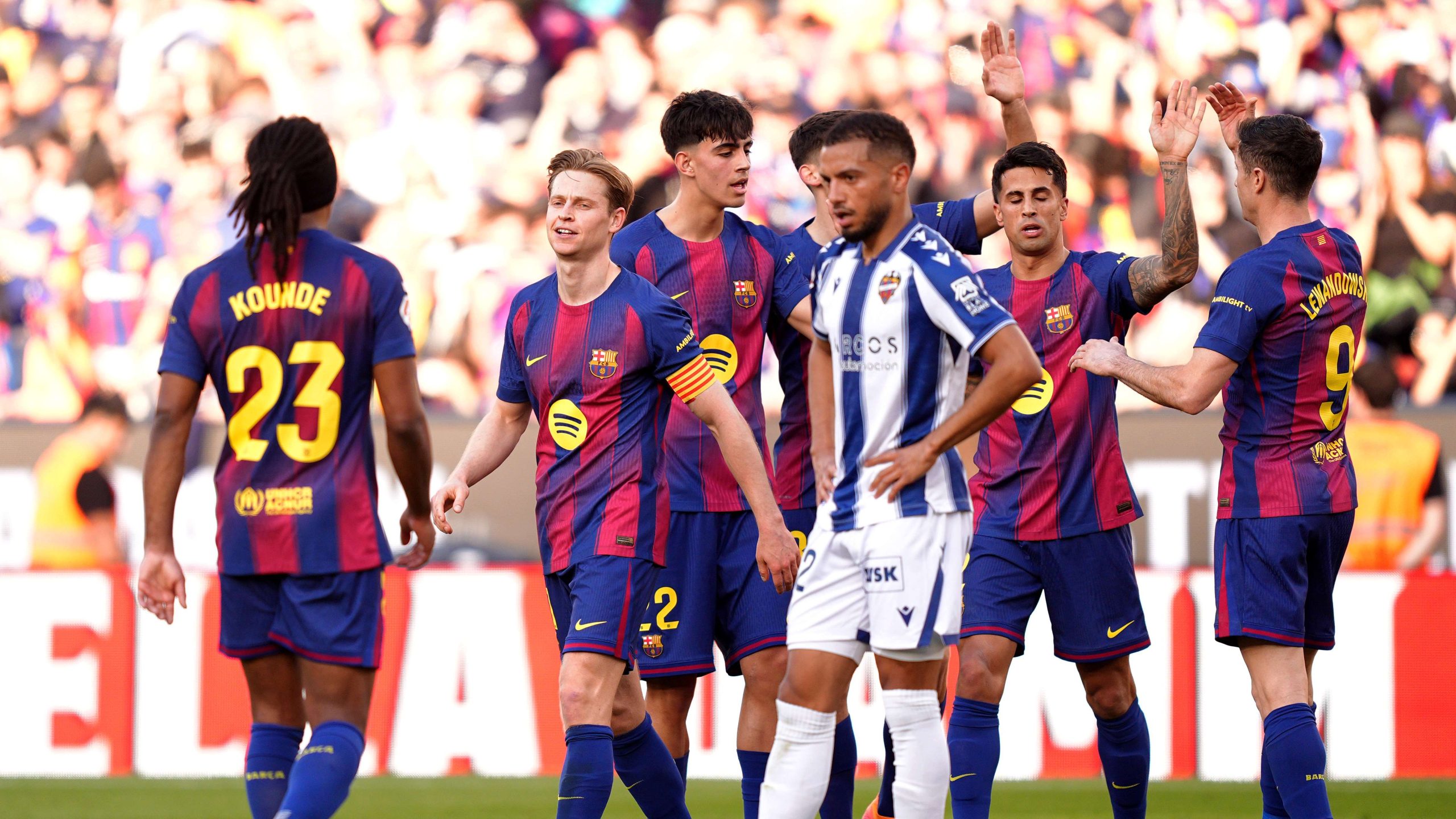 إصابة فرينكي دي يونج تزلزل أركان برشلونة قبل صدامات الحسم