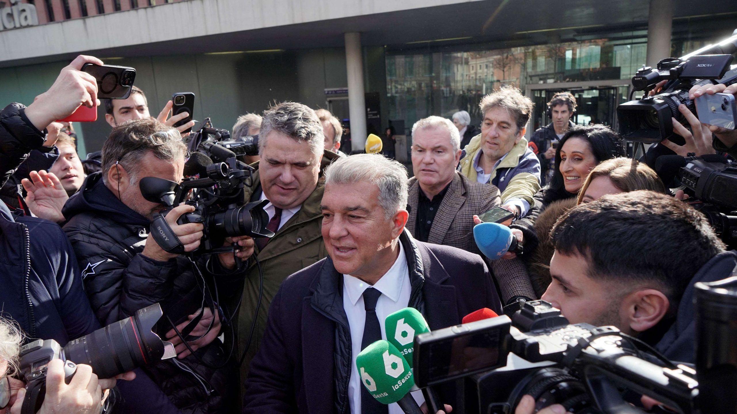 لابورتا يهاجم ريال مدريد: حرب الـ 600 كيلومتر تشتعل في برشلونة