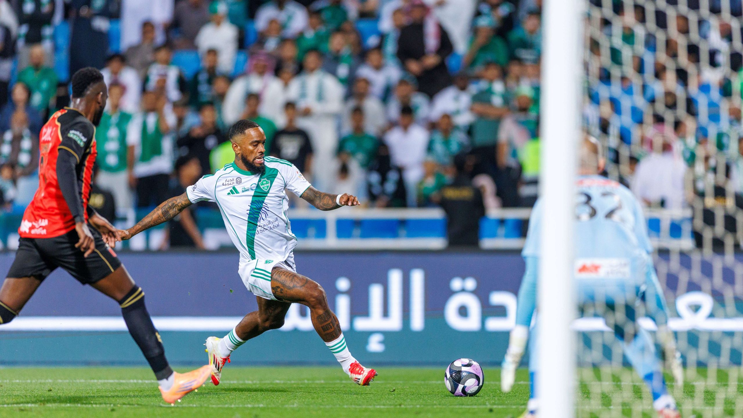 مباراة الأهلي والرياض: VAR يغتال ثلاثية الراقي في ليلة الصدارة