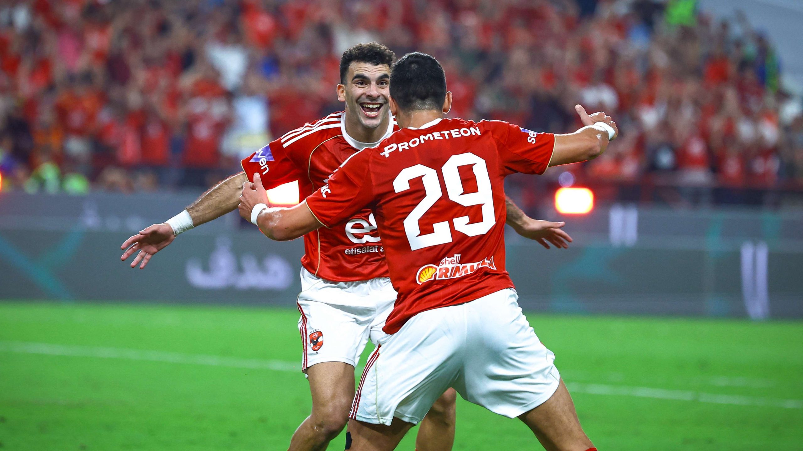 جماهير النادي الأهلي تحت مجهر شوبير: أين الملحمة في صراع القمة؟