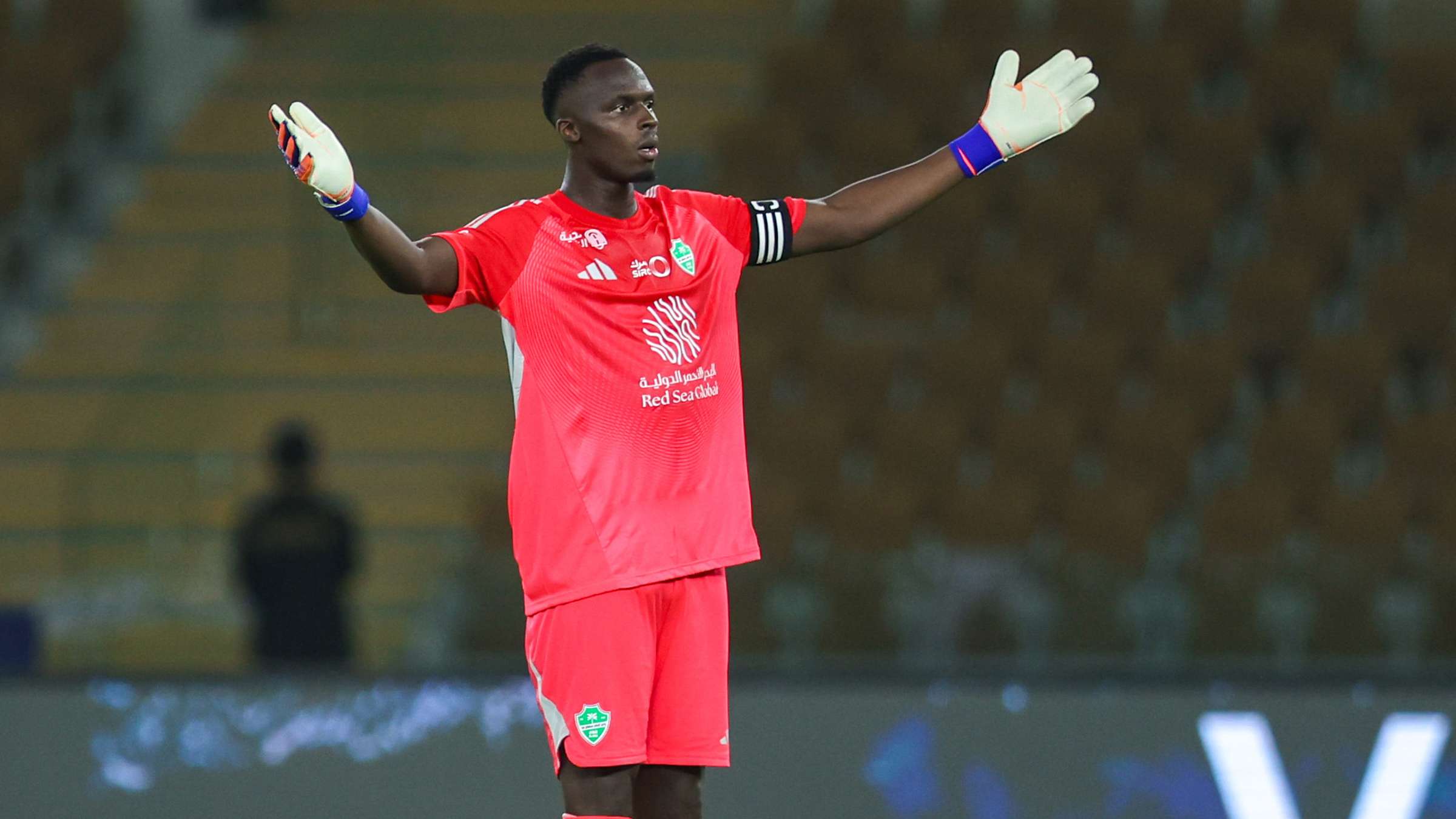 إدوارد ميندي مع الأهلي يحطم الأرقام القياسية ويتربع على عرش الحراس