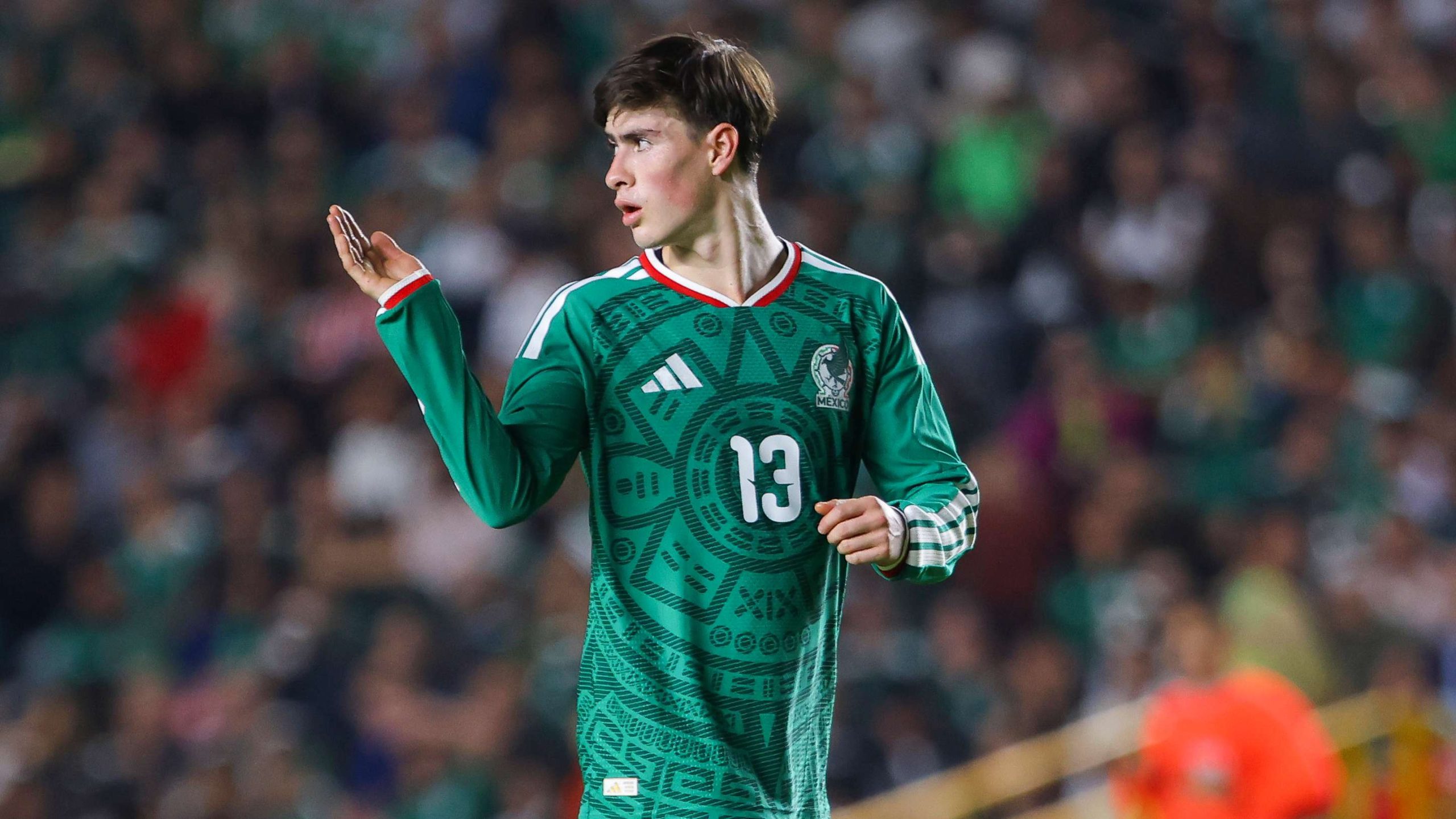 موهبة تشيفاس أرماندو جونزاليس على رادار برشلونة لتعويض ليفاندوفسكي