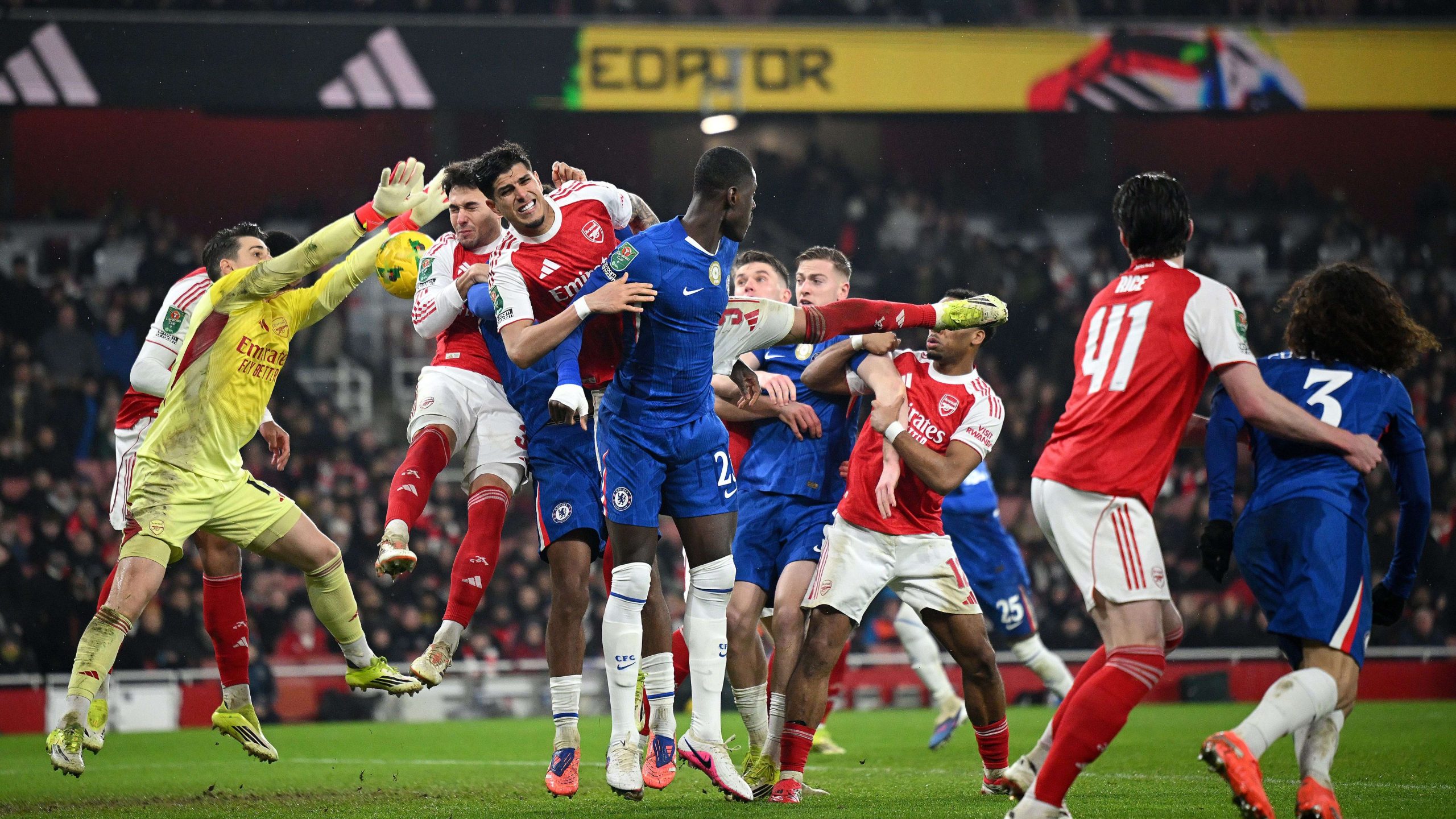 موعد مباراة آرسنال ضد تشيلسي: القنوات الناقلة والبث المباشر والمشاهدة عبر الانترنت والمعلق