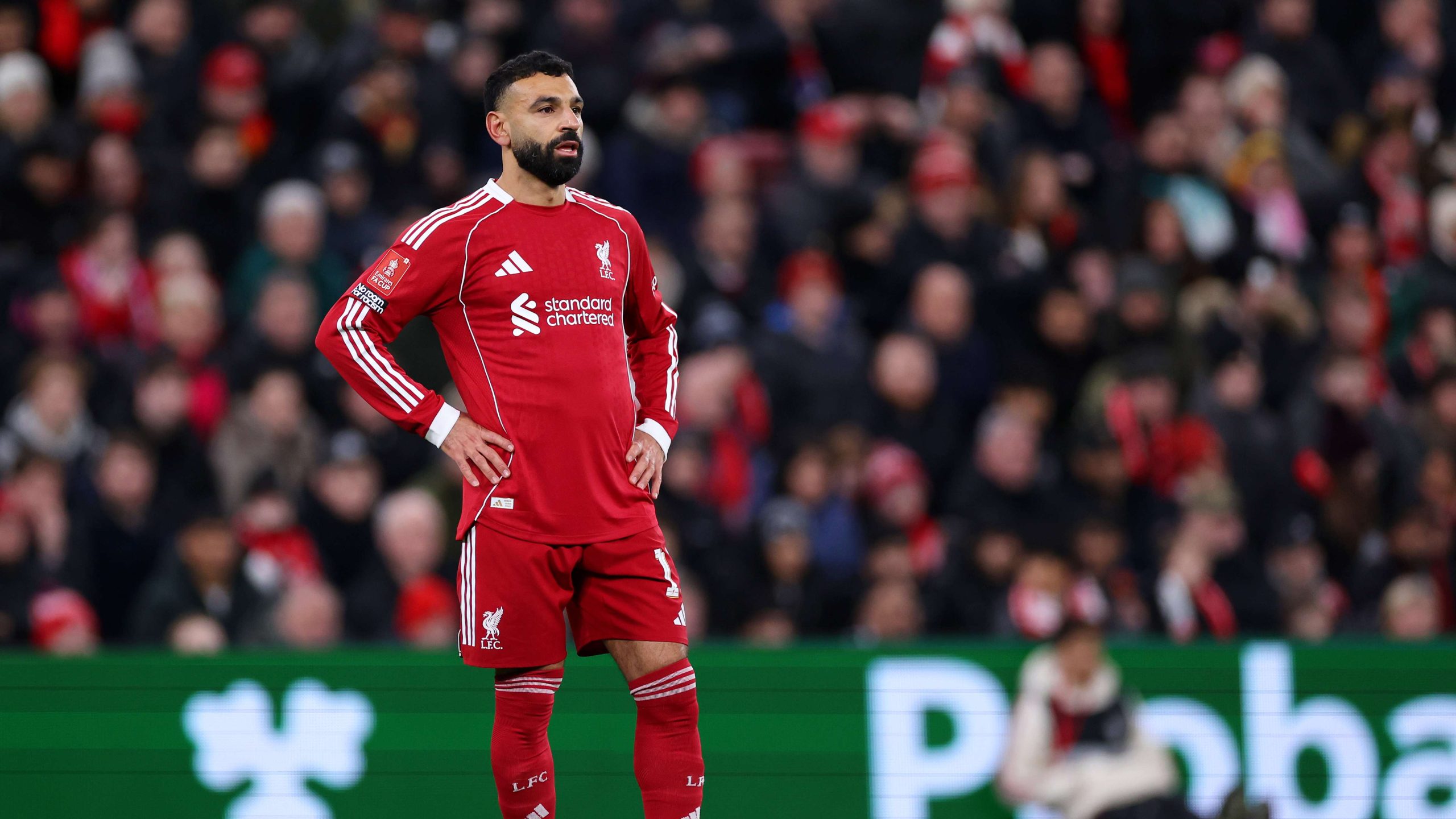 مستقبل محمد صلاح مع ليفربول في خطر.. هل يضحي سلوت بالملك المصري؟