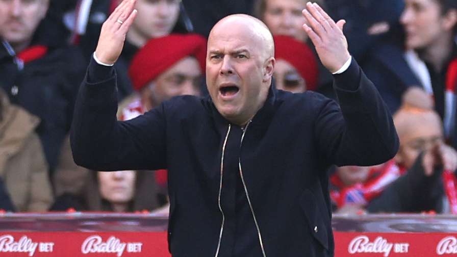 تصريحات آرني سلوت النارية حول صفقات ليفربول وإصابات النجوم