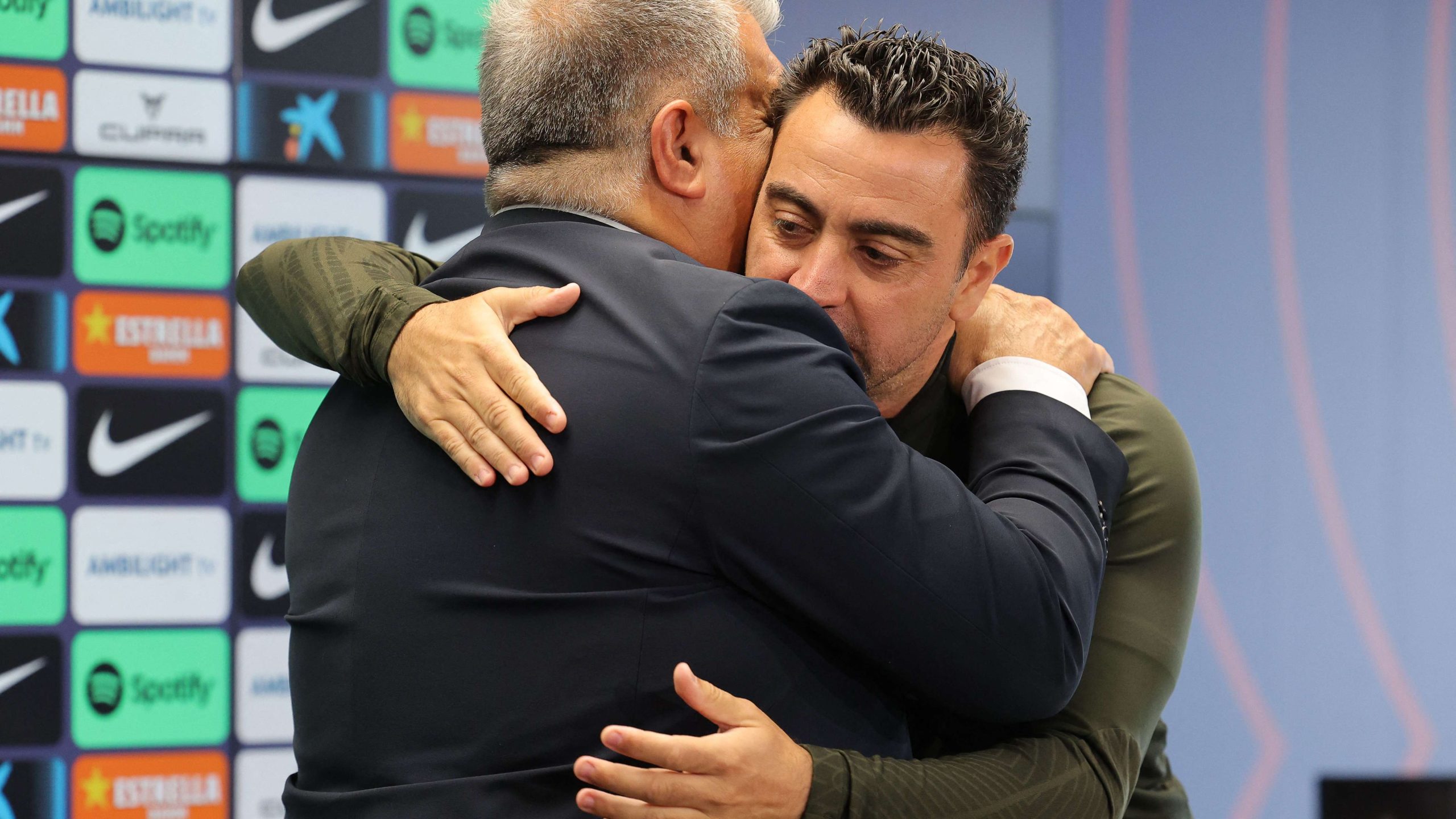 خوان لابورتا يعلق على دعم تشافي لمنافسه في انتخابات برشلونة