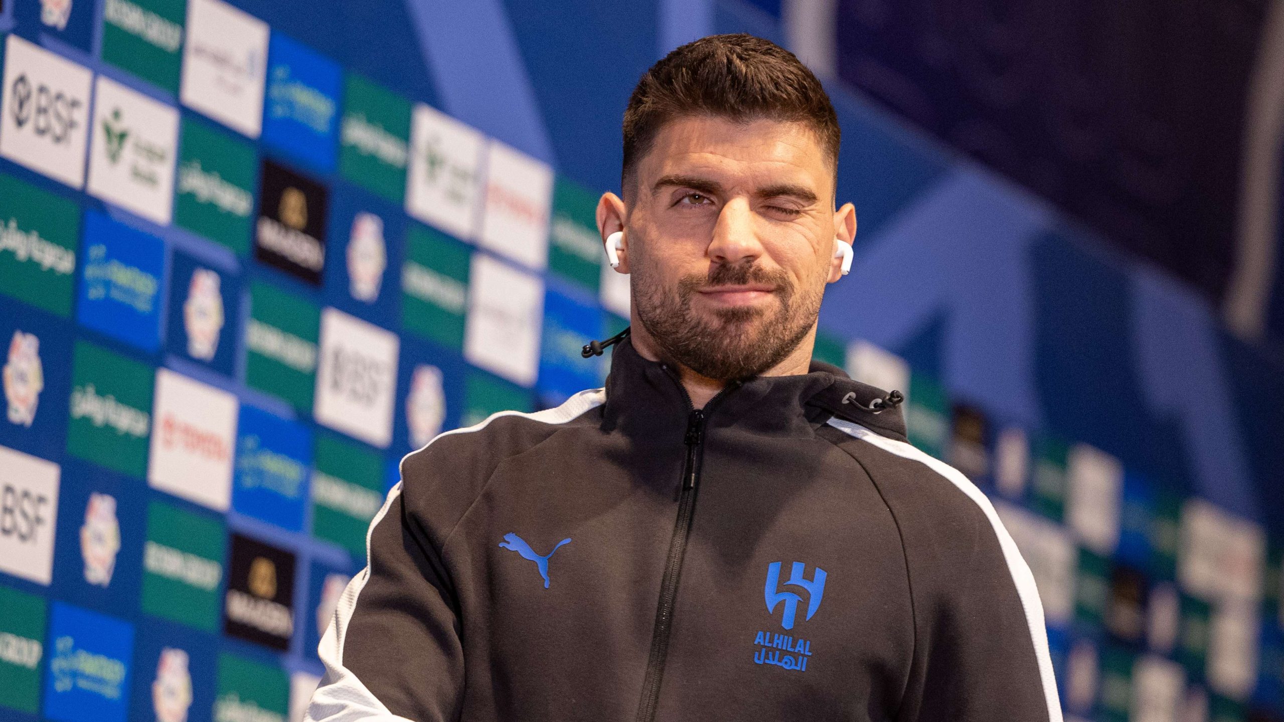 إصابة روبن نيفيز تربك حسابات الهلال قبل موقعة السد القطري